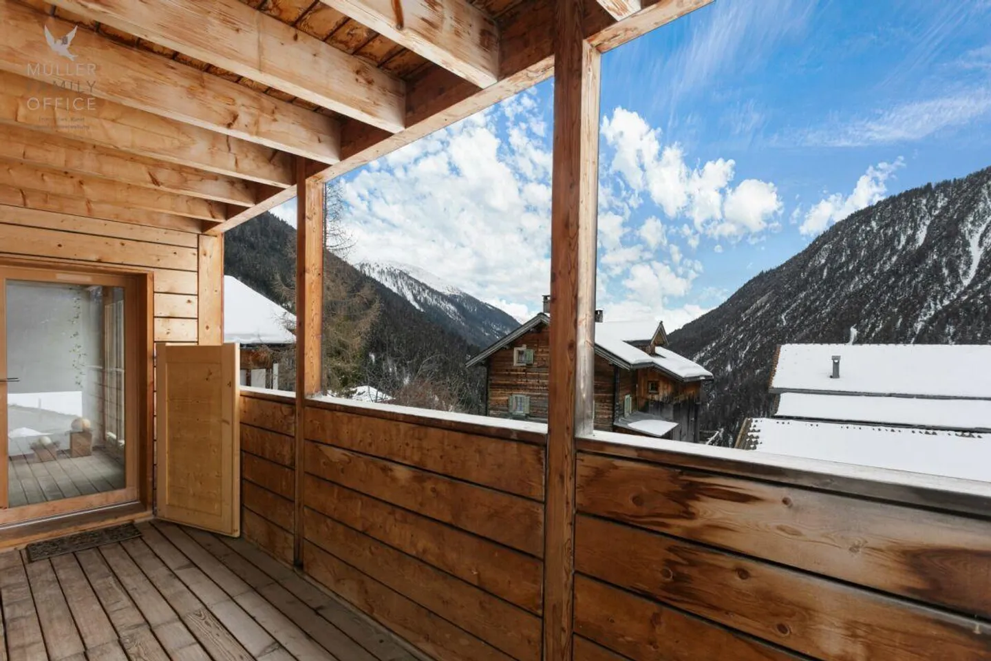 Stilvolles Holzhaus mit alpinem Charme und nachhaltigem Wohn- und E... - Foto 3 di 13