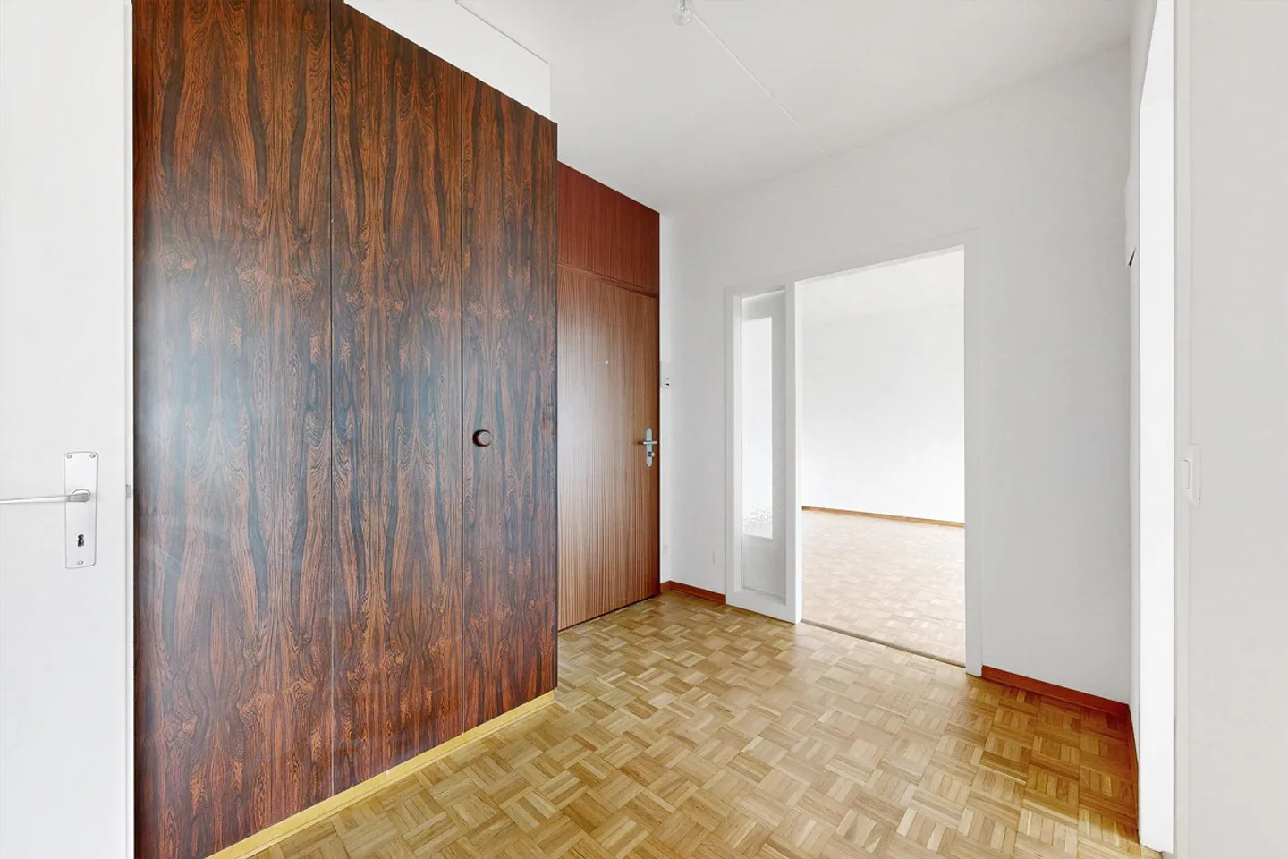 Sunny Apartment in Quiet Area - Photo 4 of 7