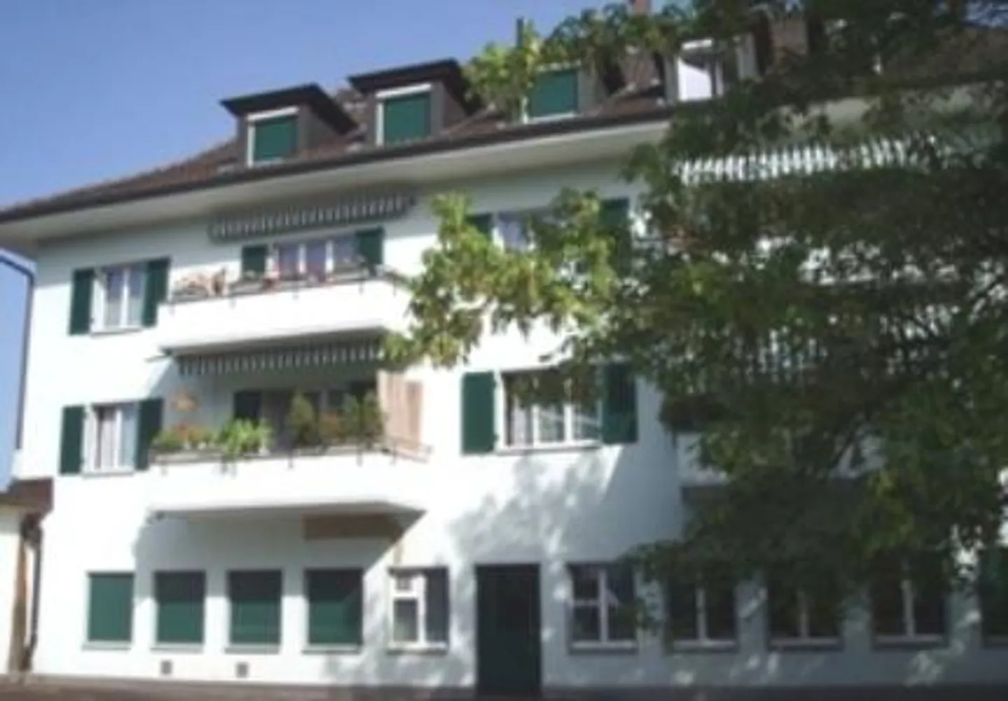 Casa plurifamiliare, abitazione e commercio - Foto 1 di 22