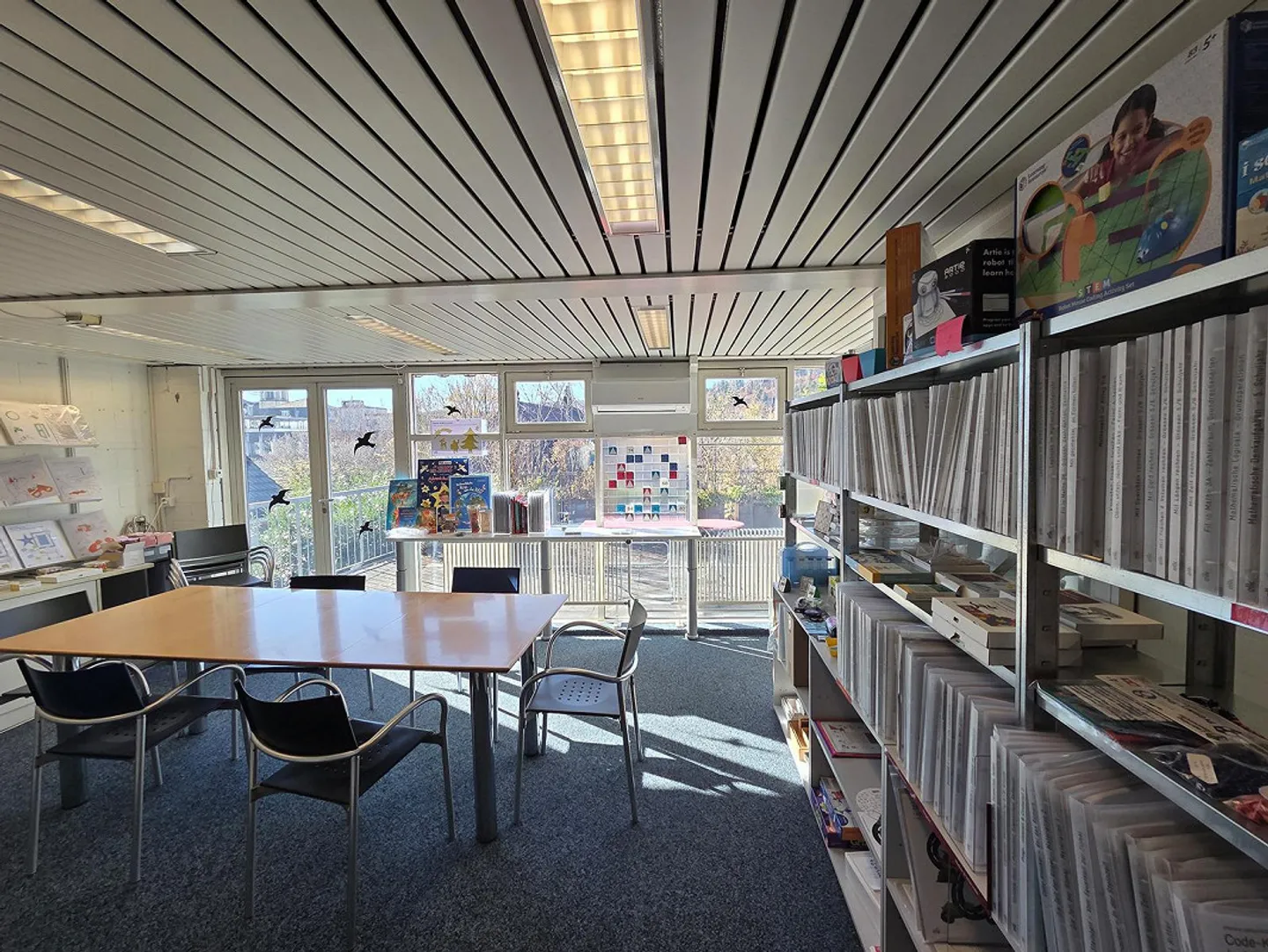 Versatile commercial property in a central location - Photo 4 of 12