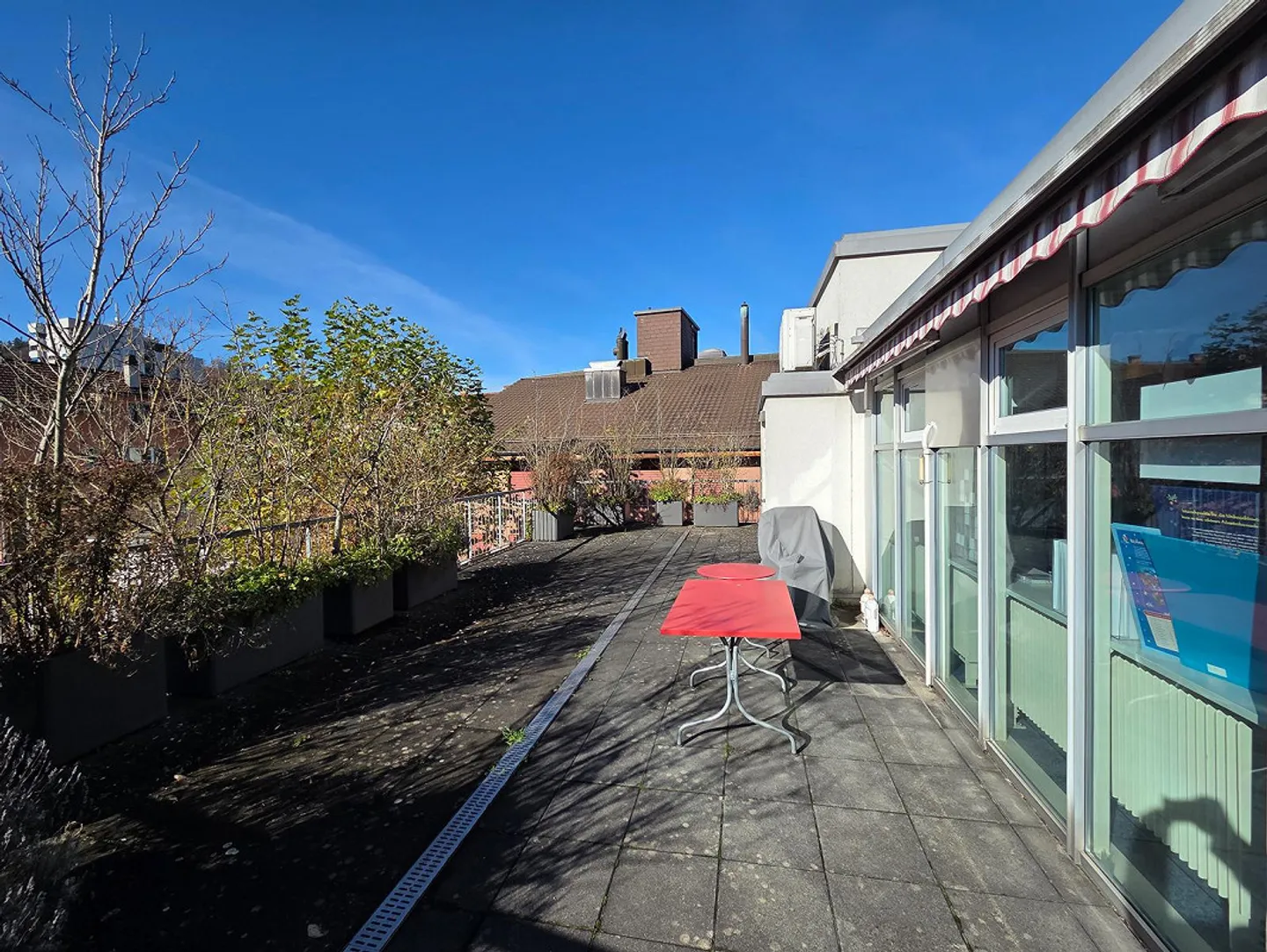 Versatile commercial property in a central location - Photo 5 of 12