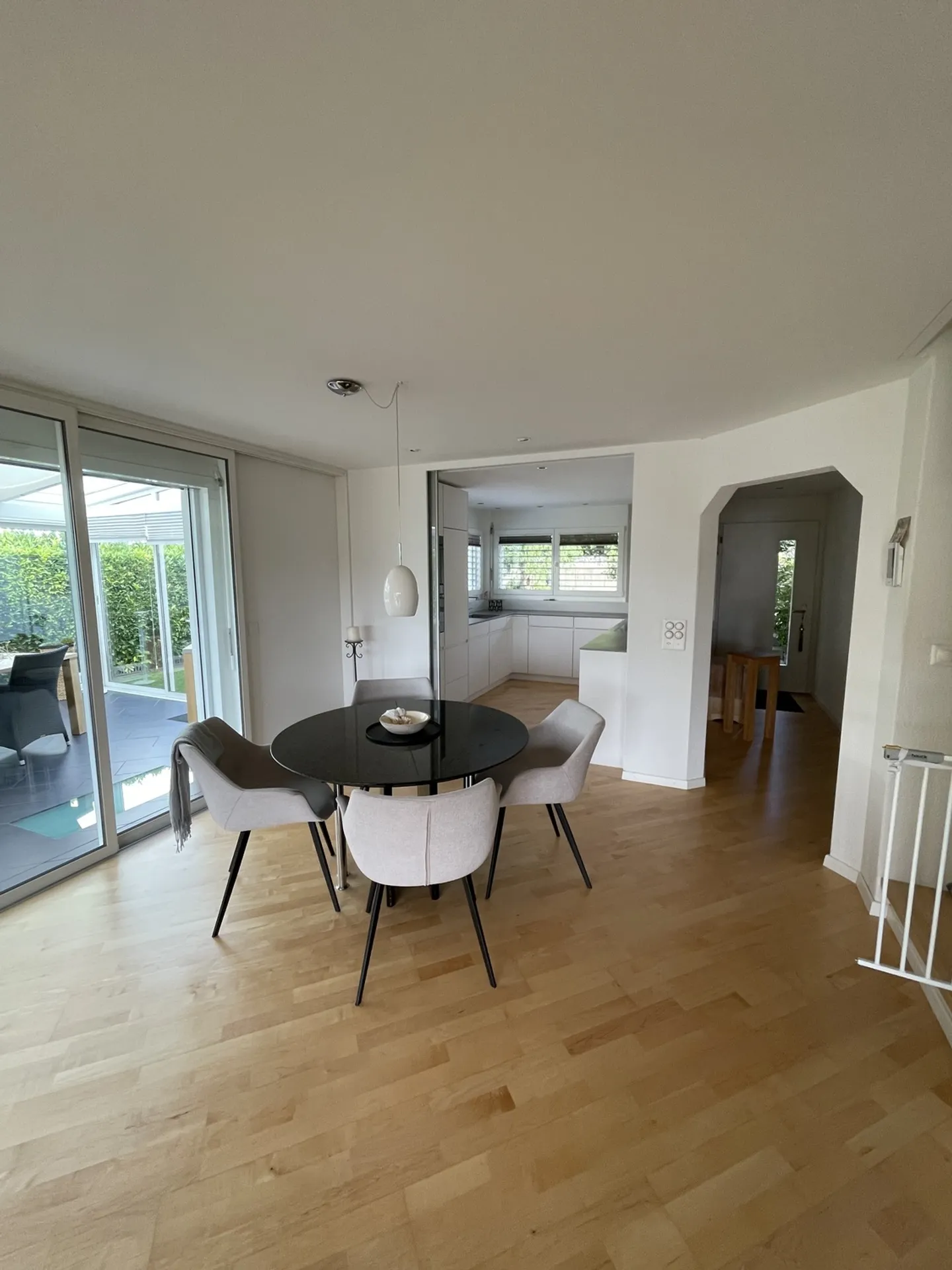 Modernes Familienhaus mit Garten - Foto 2 von 10