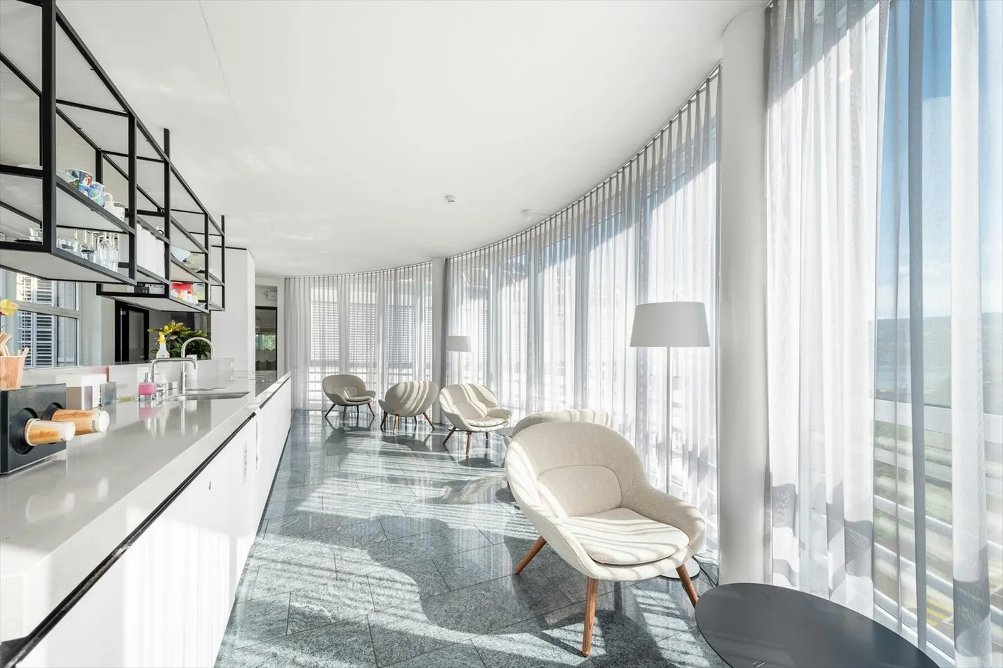 12 - 3'000m² Spazi per uffici sviluppati con vista sul lago - Foto 9 di 13