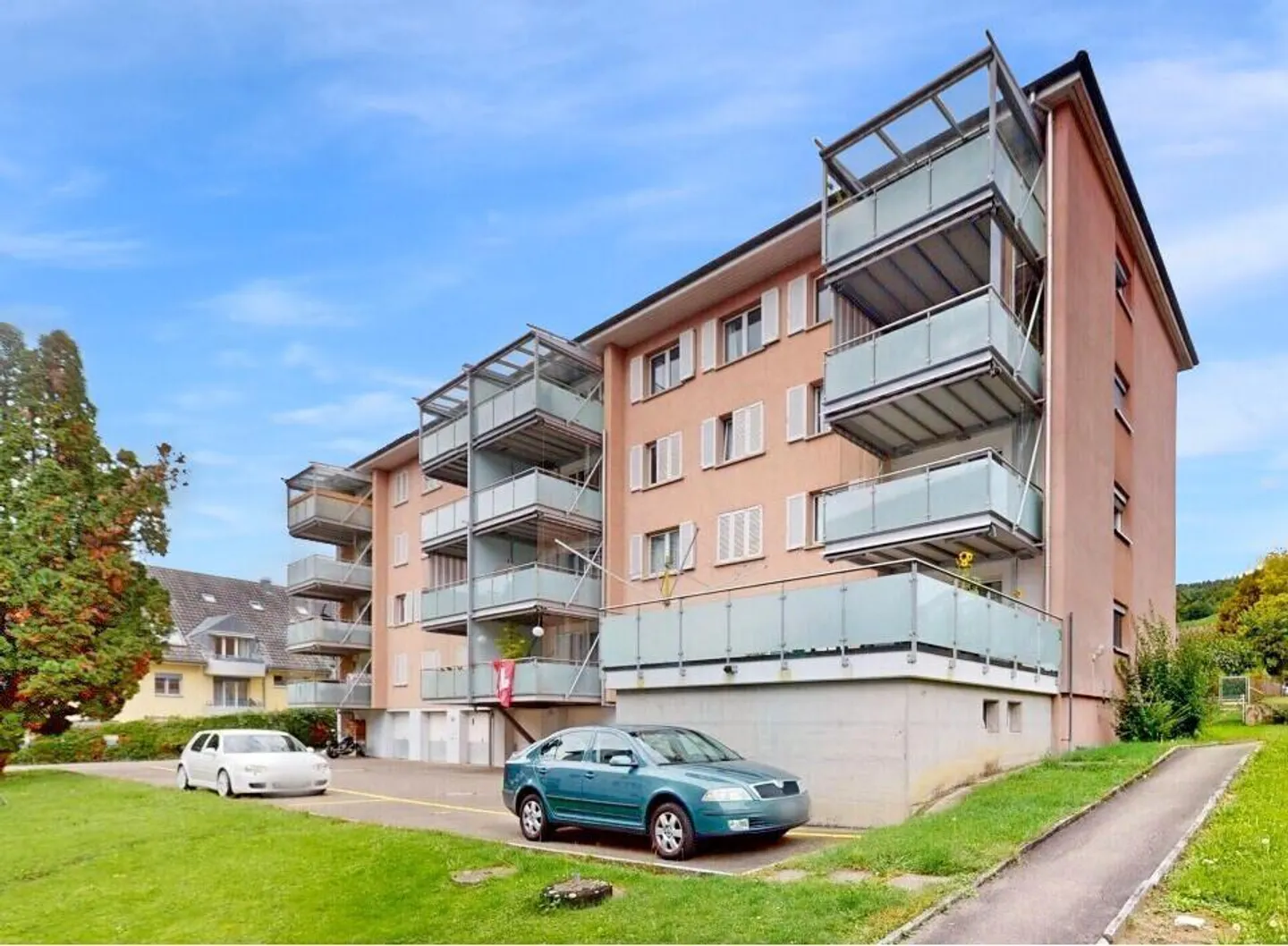 Appartement spacieux de 6,5 pièces sur son propre étage entier ! - Photo 1 sur 11