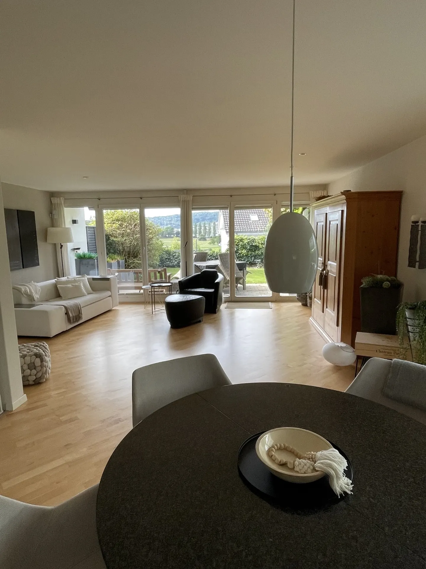 Modernes Familienhaus mit Garten - Foto 3 von 10