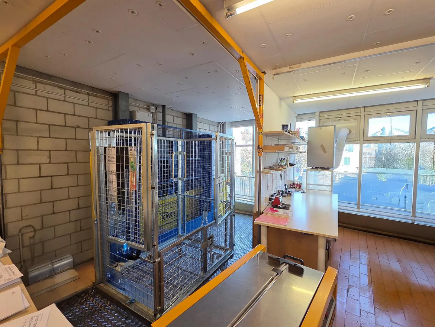 Versatile commercial property in a central location - Photo 8 of 12