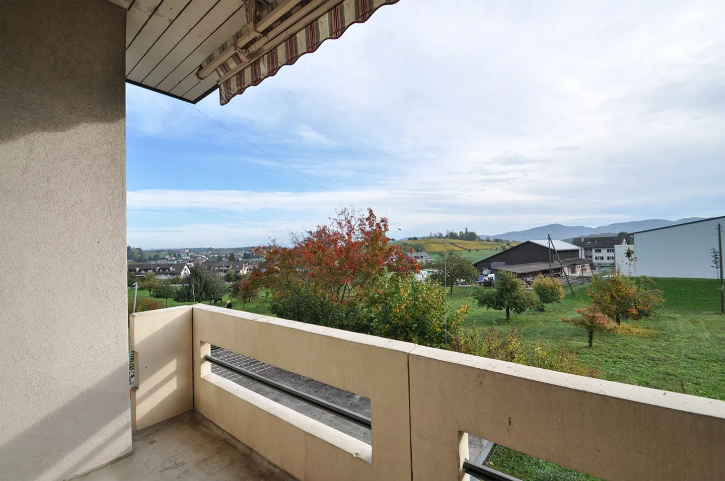 Appartamento di 4 stanze situato in un luogo tranquillo nel verde - Foto 1 di 12