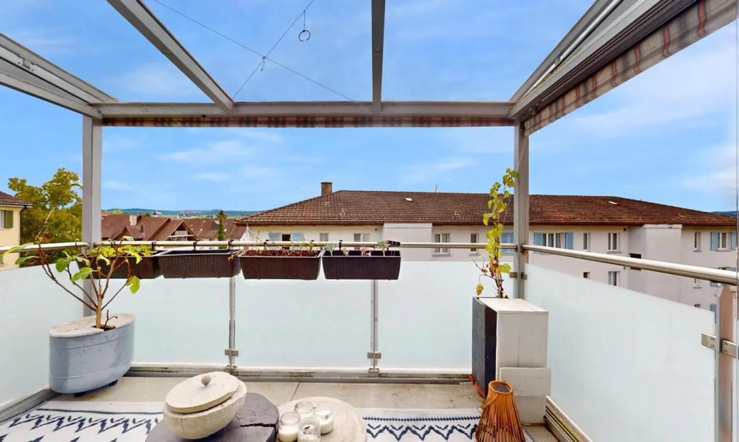 Appartement spacieux de 6,5 pièces sur son propre étage entier ! - Photo 2 sur 11