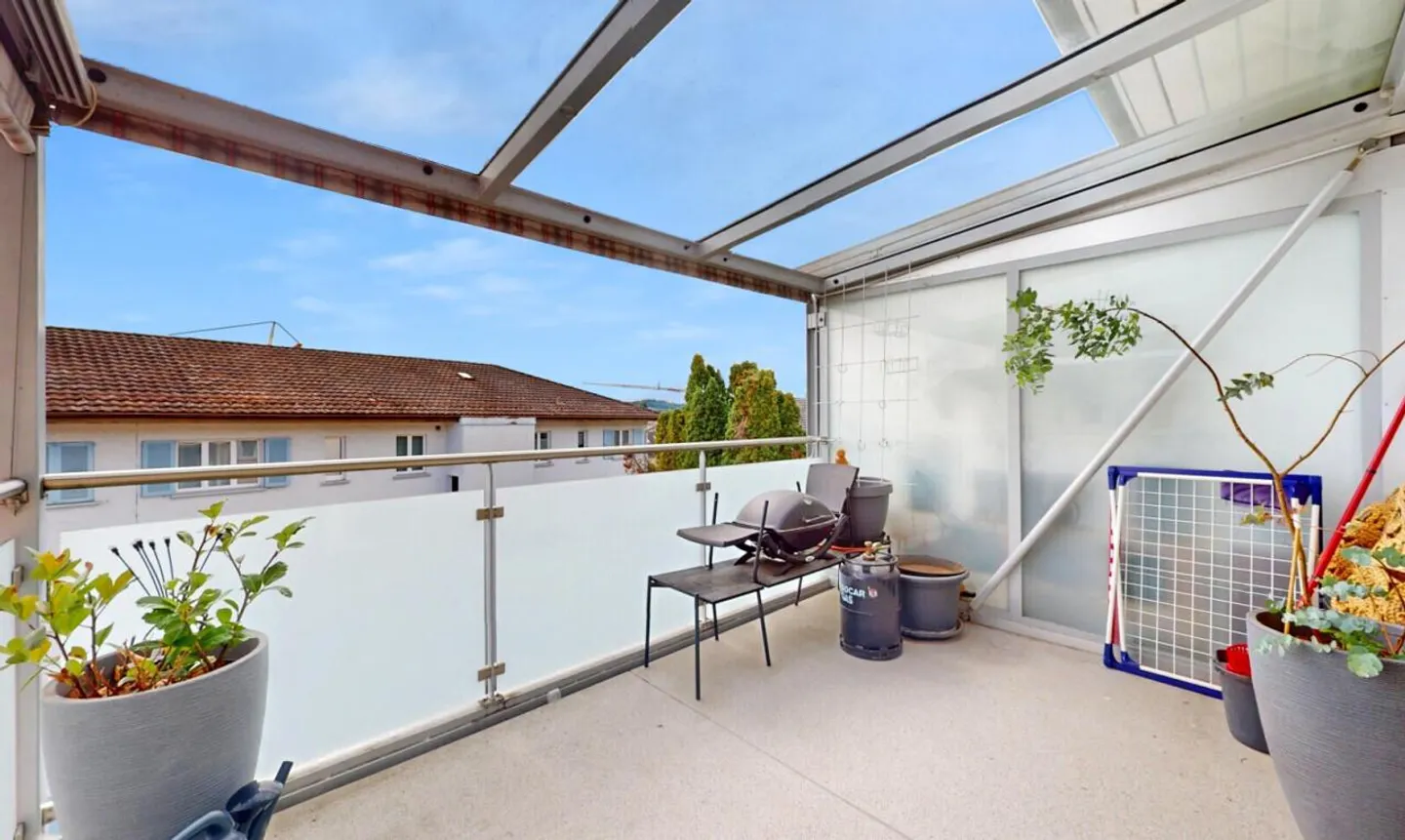 Appartement spacieux de 6,5 pièces sur son propre étage entier ! - Photo 3 sur 11