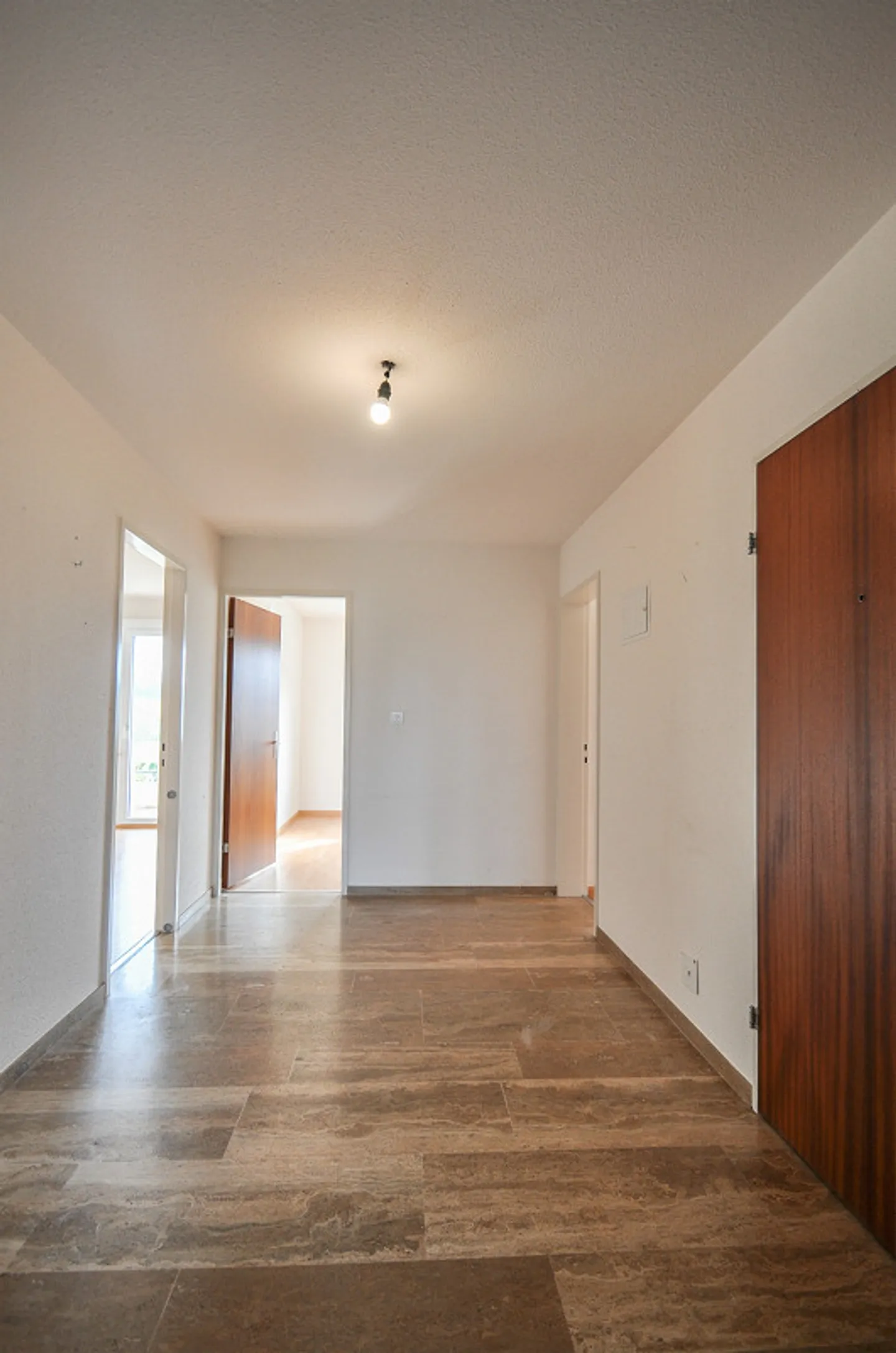 Appartamento di 4 stanze situato in un luogo tranquillo nel verde - Foto 11 di 12