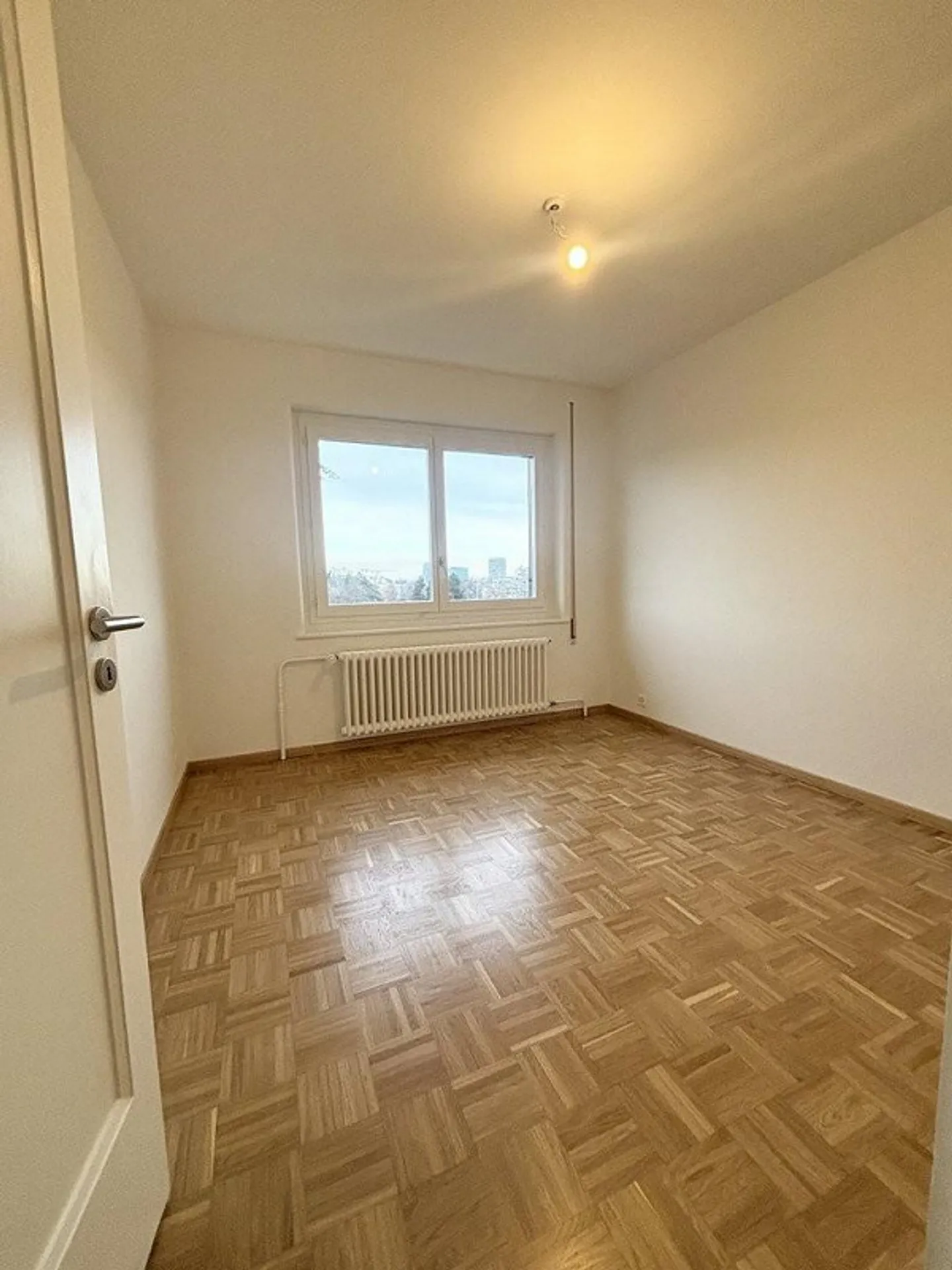 Completely renovated apartment near all amenities - Photo 7 of 10