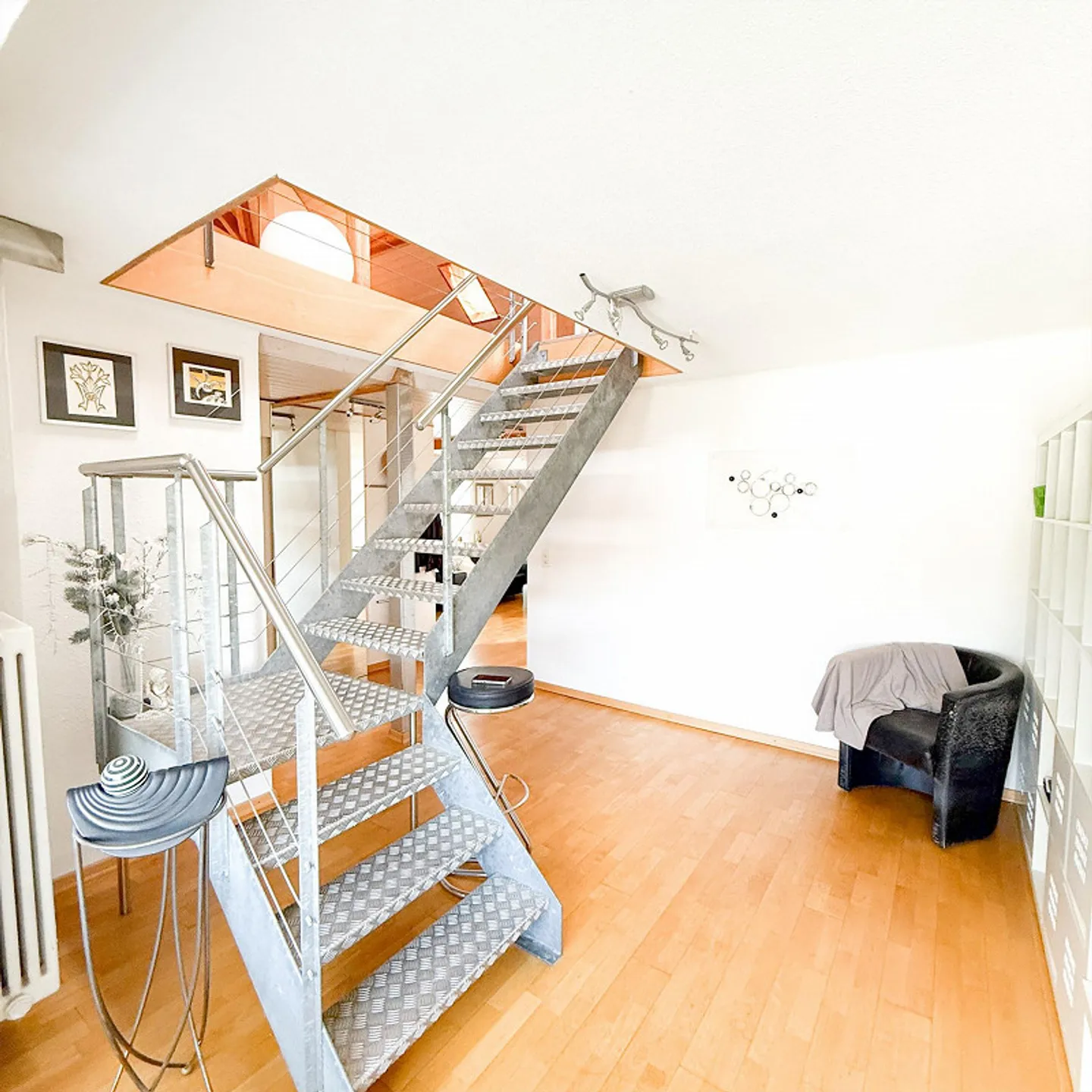 Maison résidentielle avec des possibilités d'utilisation polyvalentes - Photo 2 sur 17