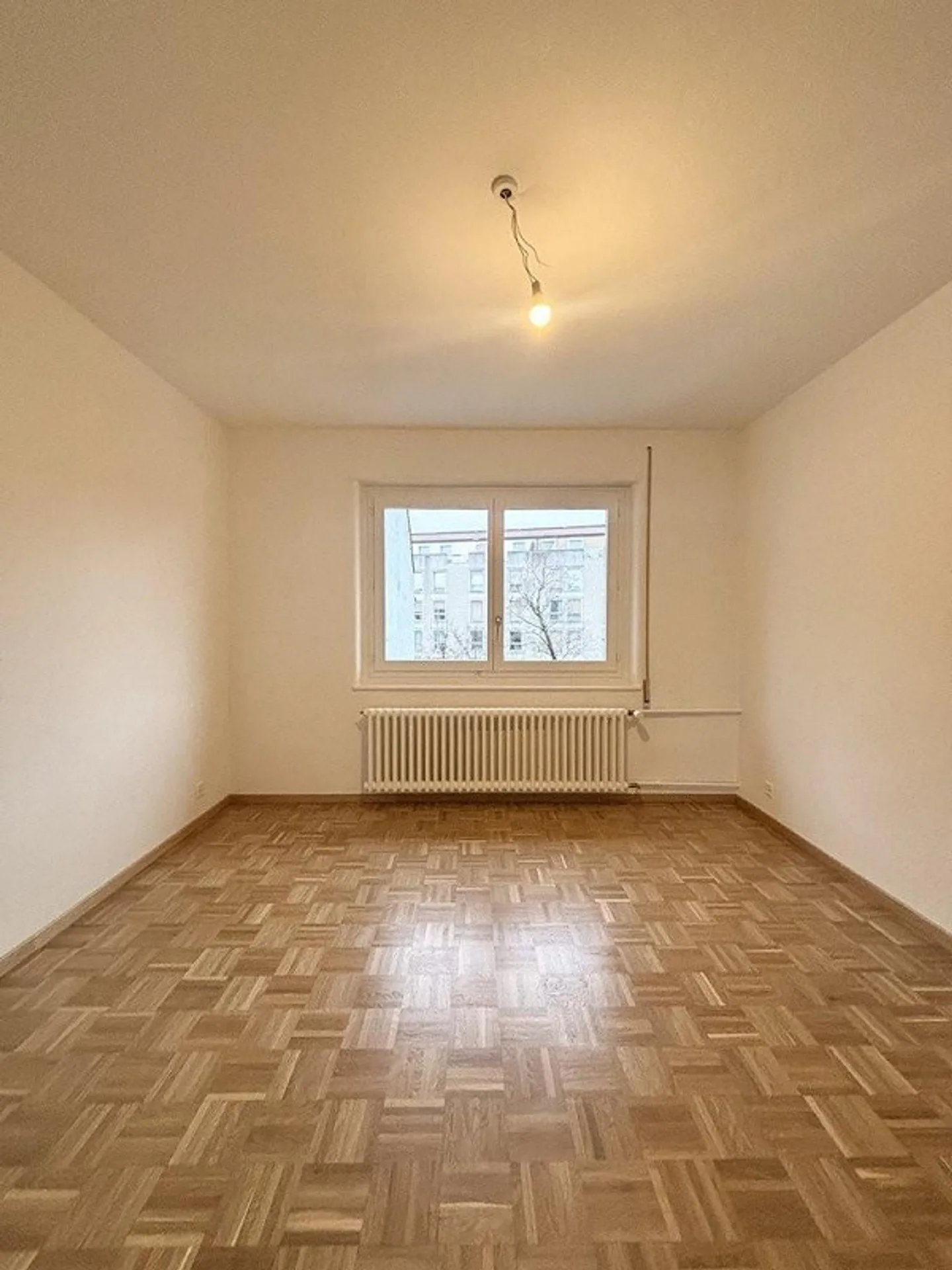 Completely renovated apartment near all amenities - Photo 8 of 10