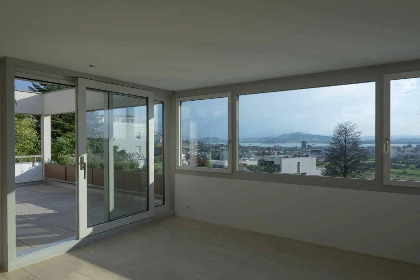 Appartamento esclusivo con terrazza e vista lago - Foto 1 di 8