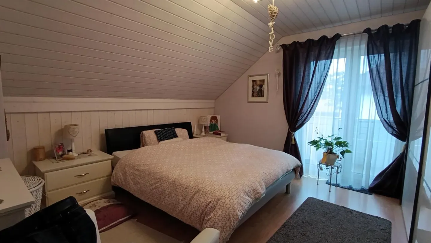 Detached house with natural garden & photovoltaic system - Photo 5 of 28