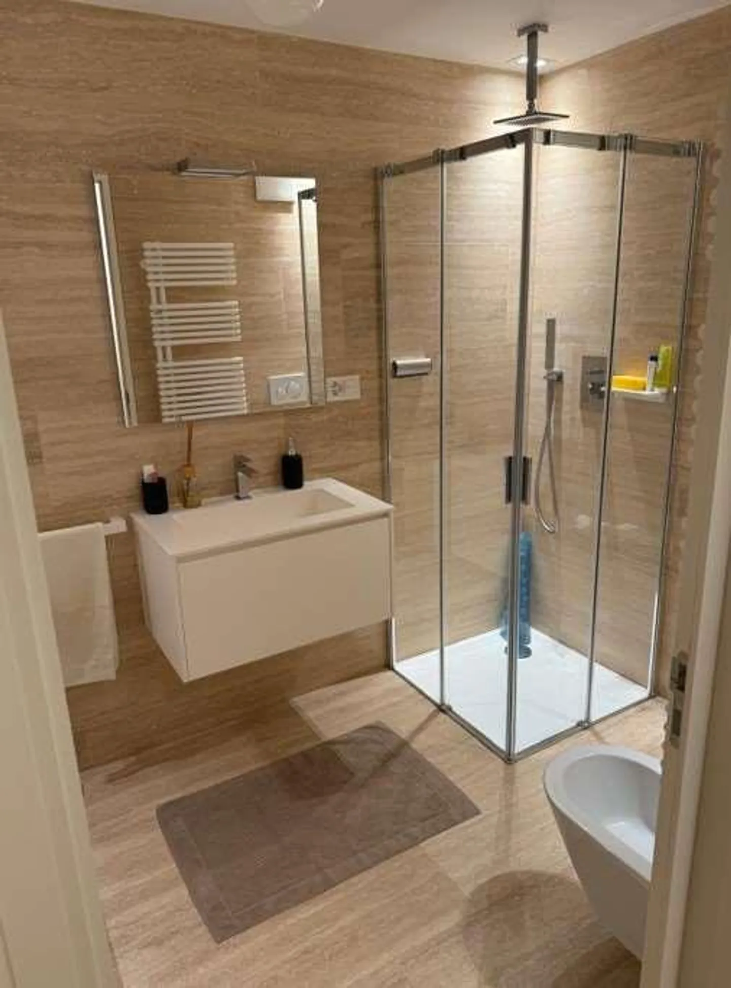 Appartement élégant de 3,5 pièces avec vue sur le lac - Photo 10 sur 13