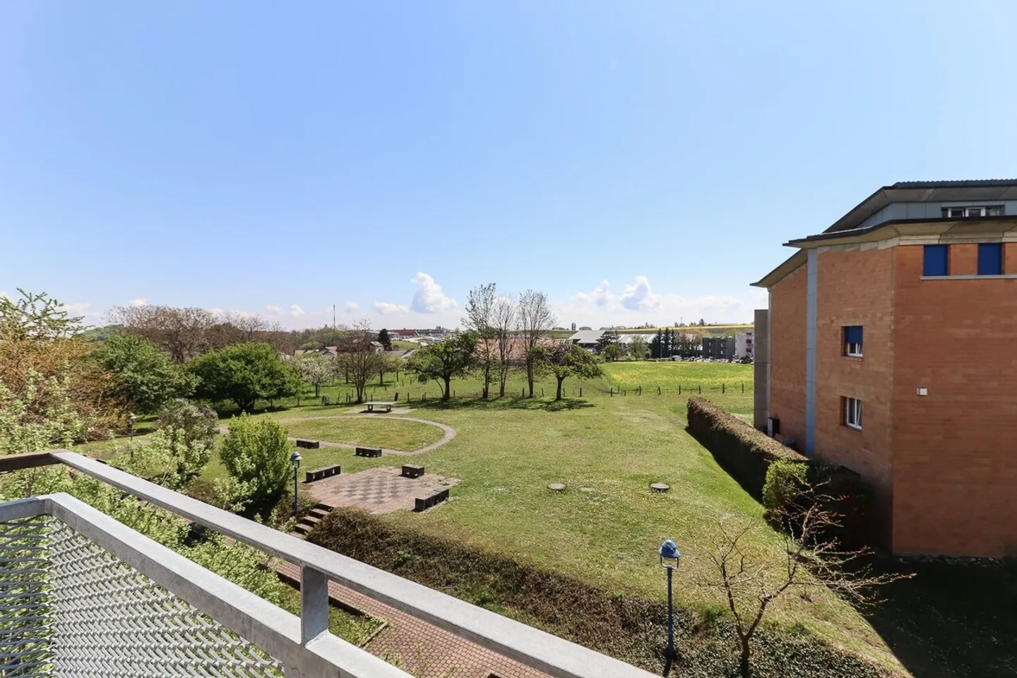 Incantevole appartamento di 3,5 locali in un contesto verde - Foto 9 di 11