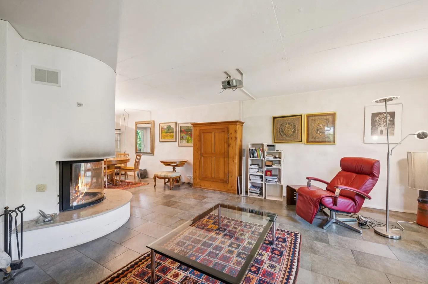 Affascinante casa unifamiliare di 5,5 stanze con grande terreno in posizione rurale - Foto 8 di 13