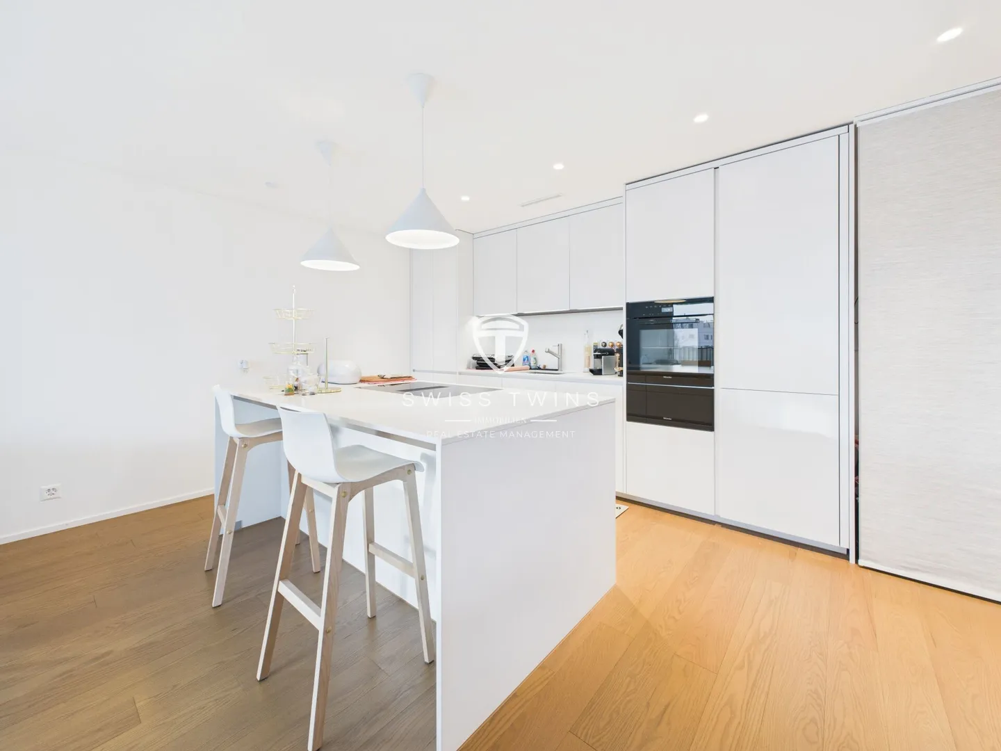 Moderne 3.5-Zimmer-Terrassenwohnung mit Garten - Wohnen auf höchstem Niveau in Adlikon b. Regensdorf - Foto 1 von 22