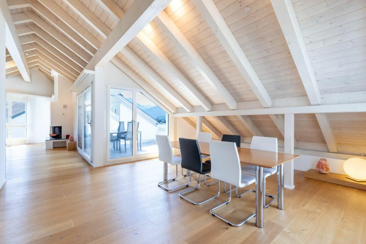 Brilliant attic apartment in a central location - Photo 2 of 8
