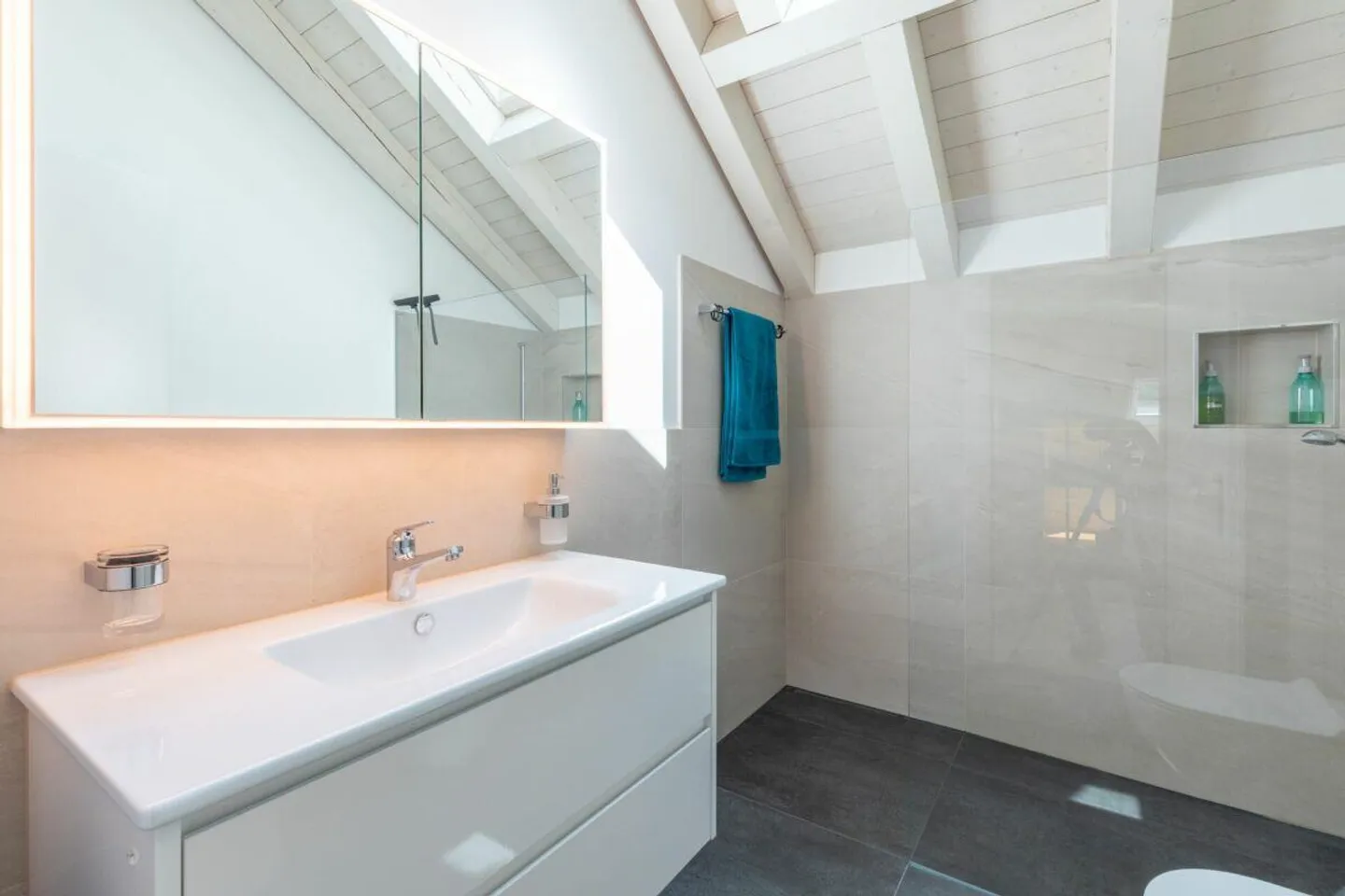 Brilliant attic apartment in a central location - Photo 6 of 8