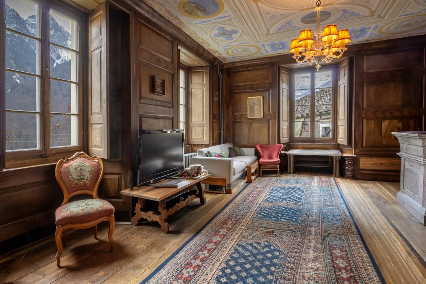 Propriété multifamiliale rénovée avec un flair historique - Photo 4 sur 12