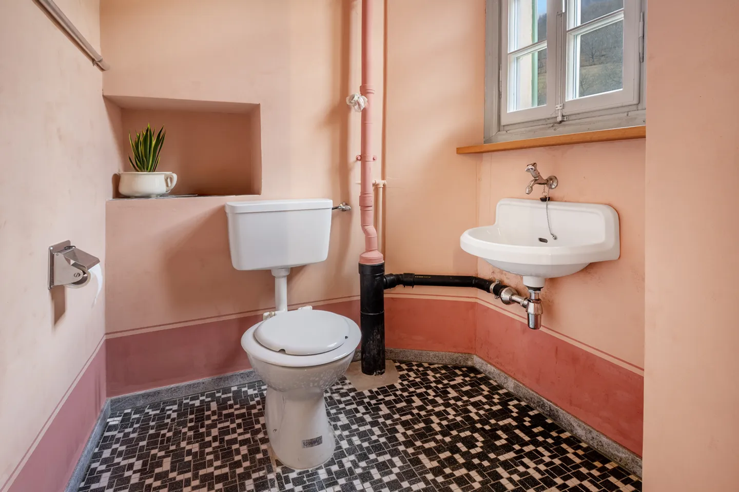 Propriété multifamiliale rénovée avec un flair historique - Photo 5 sur 12