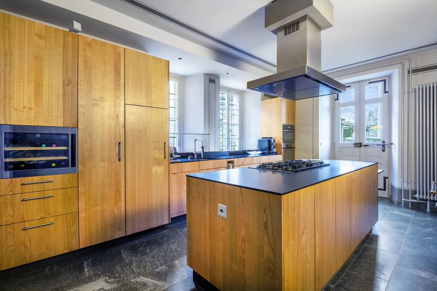 Propriété multifamiliale rénovée avec un flair historique - Photo 9 sur 12