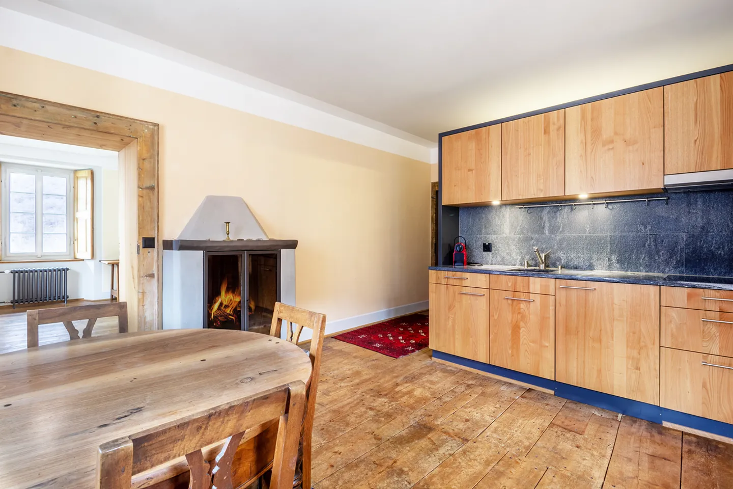 Propriété multifamiliale rénovée avec un flair historique - Photo 8 sur 12