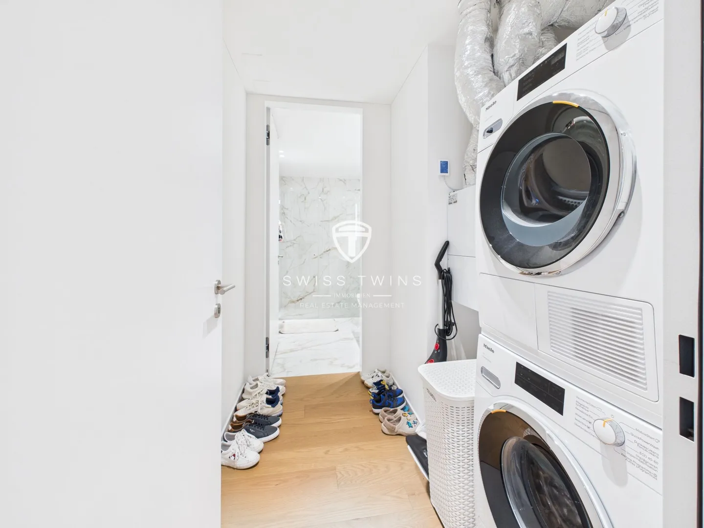 Moderne 3.5-Zimmer-Terrassenwohnung mit Garten - Wohnen auf höchstem Niveau in Adlikon b. Regensdorf - Foto 6 von 22