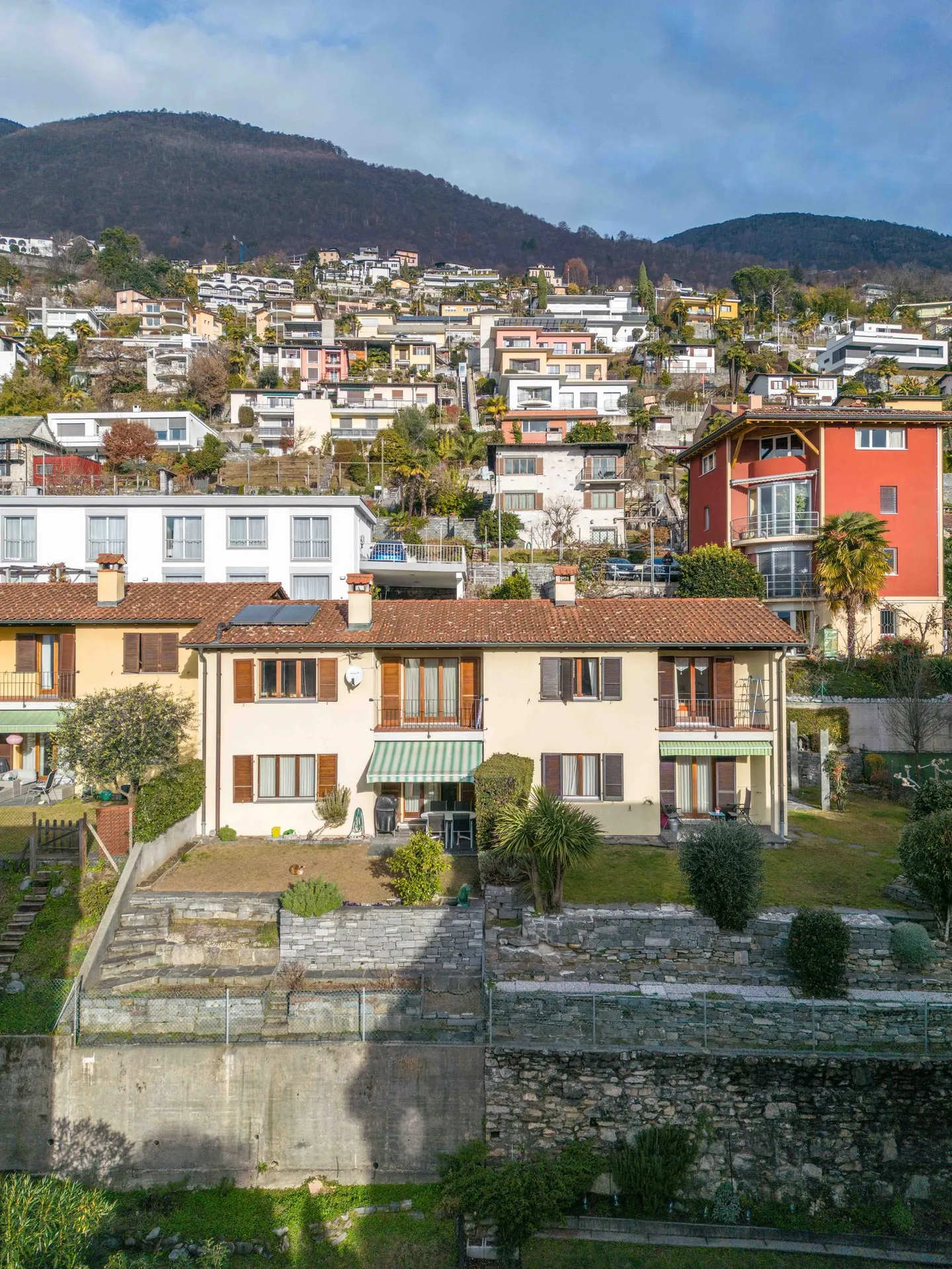 MINUSIO - FOR SALE TOWNHOUSE WITH PRIVATE GARDEN 4.5 ROOMS - Photo 3 of 13