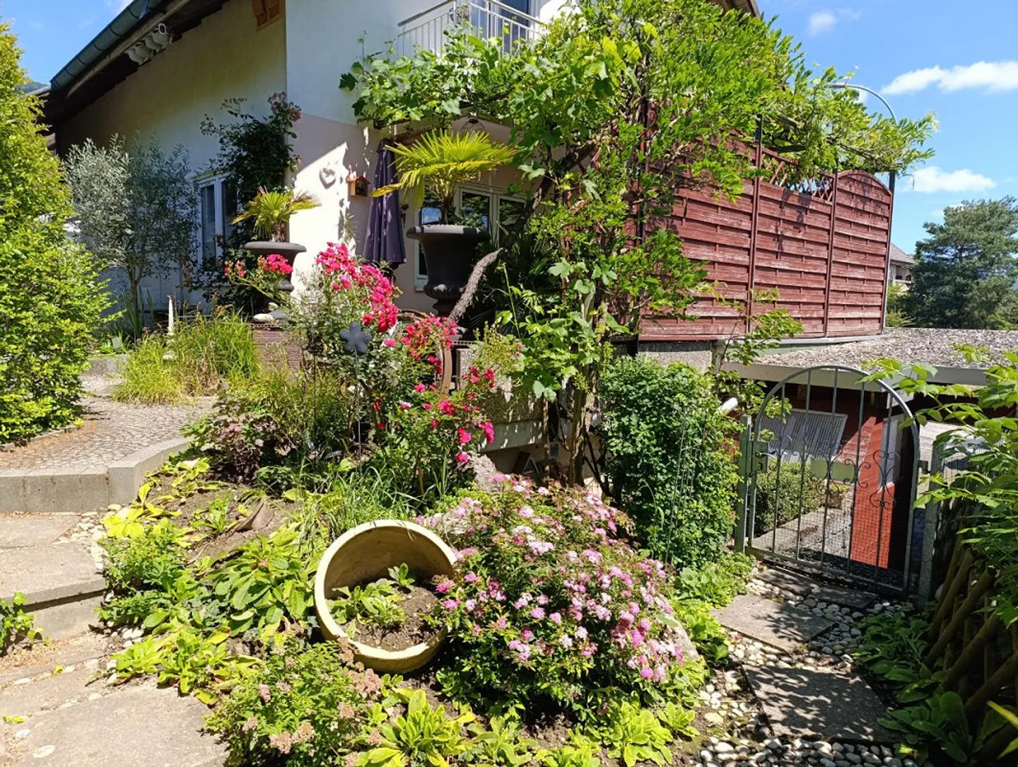 Detached house with natural garden & photovoltaic system - Photo 22 of 28