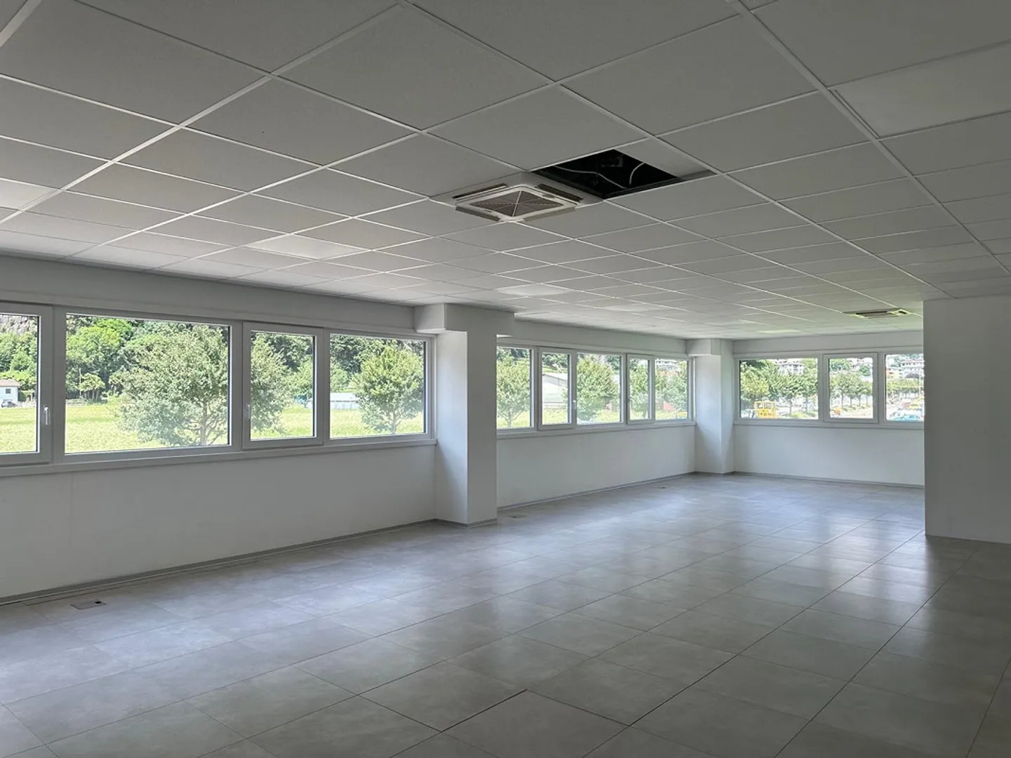 bureaux de différentes tailles et entrepôt à louer - Photo 6 sur 11