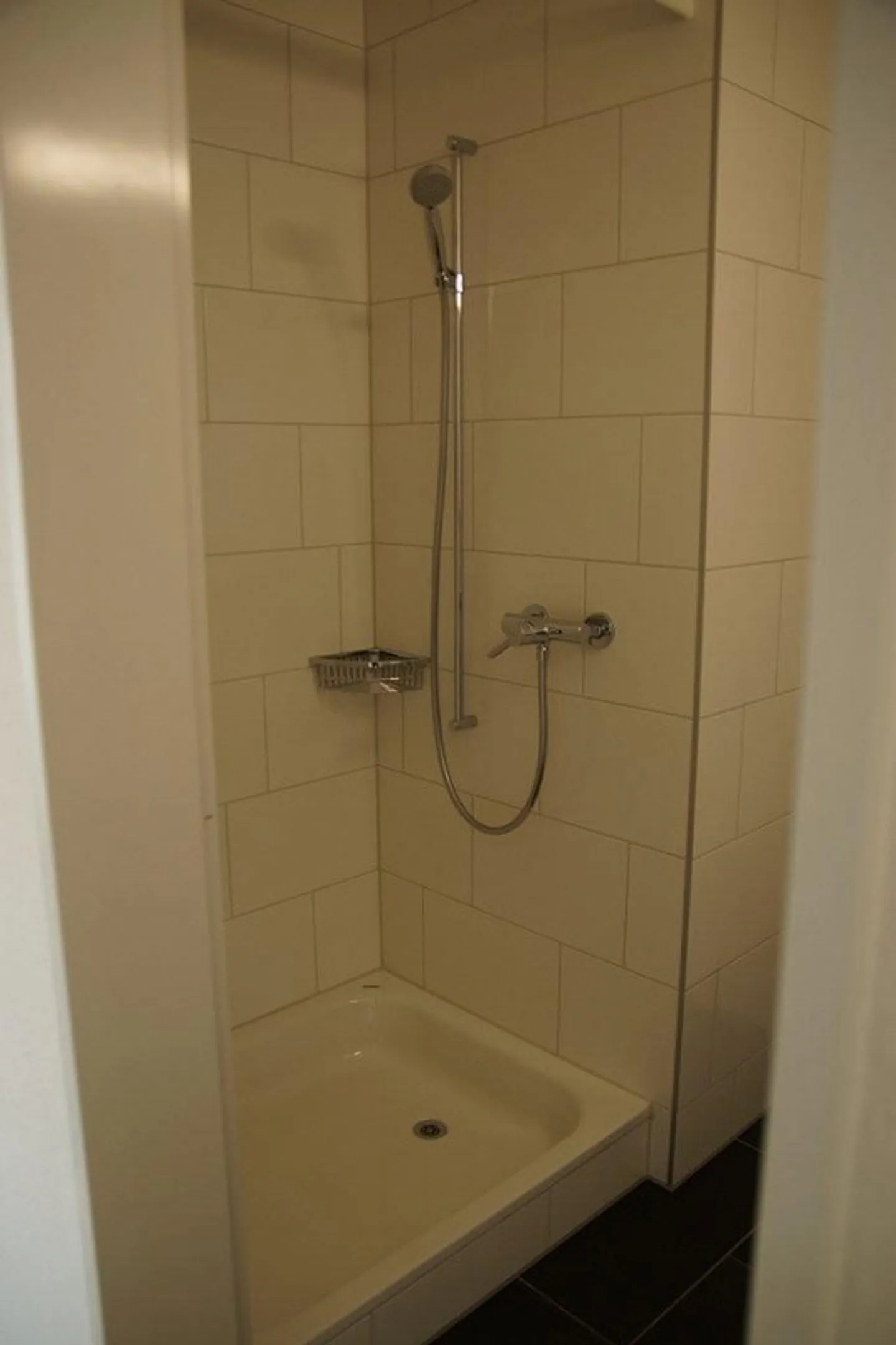 Beau logement à Studen - Photo 5 sur 8