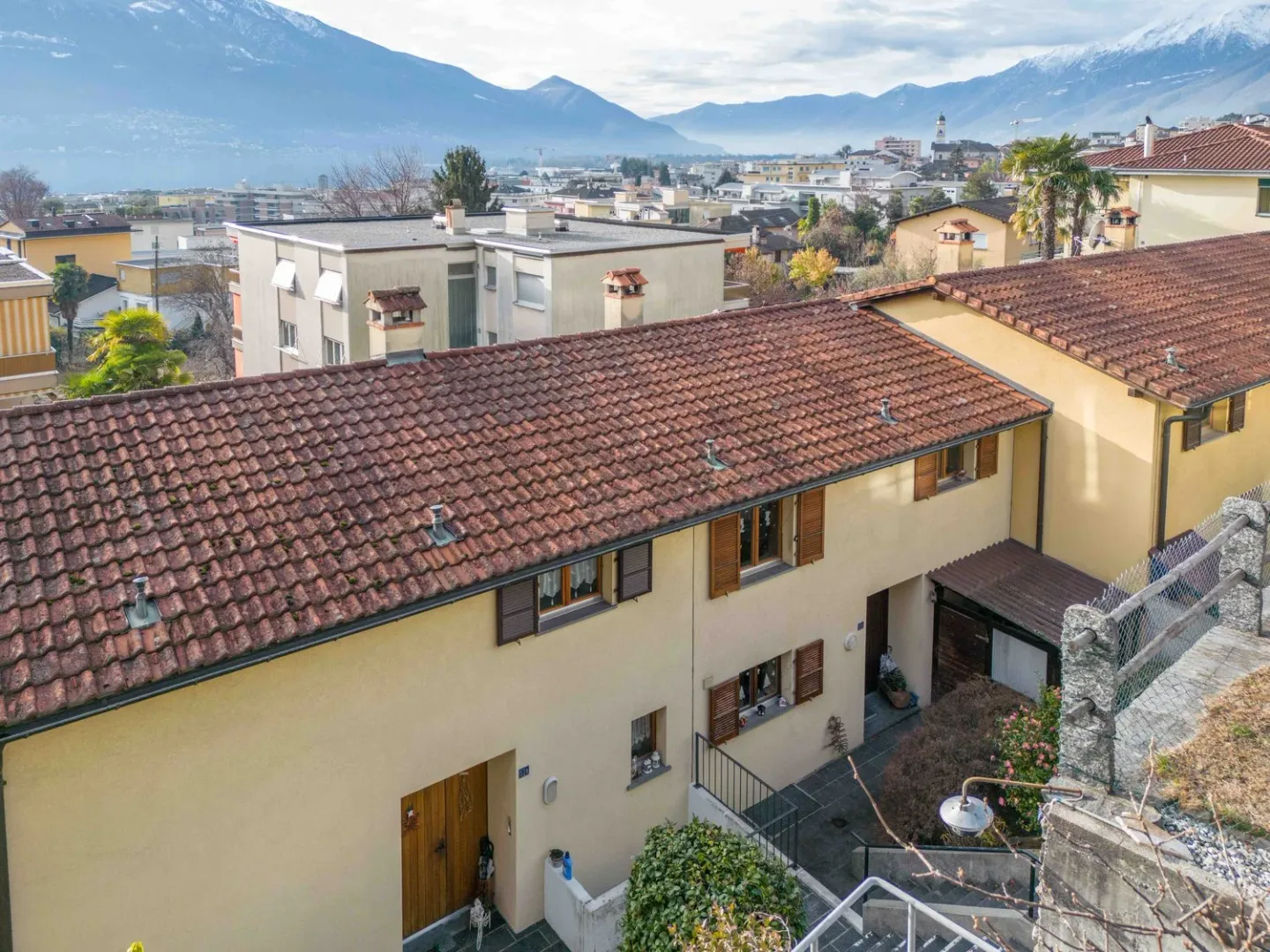 MINUSIO - FOR SALE TOWNHOUSE WITH PRIVATE GARDEN 4.5 ROOMS - Photo 5 of 13