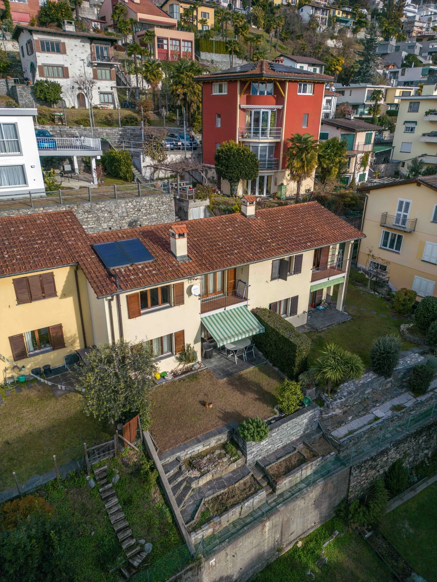 MINUSIO - FOR SALE TOWNHOUSE WITH PRIVATE GARDEN 4.5 ROOMS - Photo 2 of 13