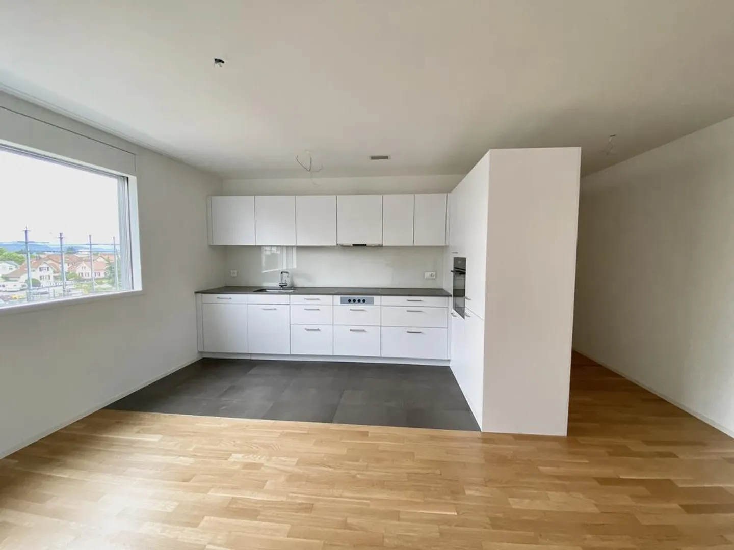 MODERN LIVING NEAR PRATTELN STATION - Photo 2 of 7