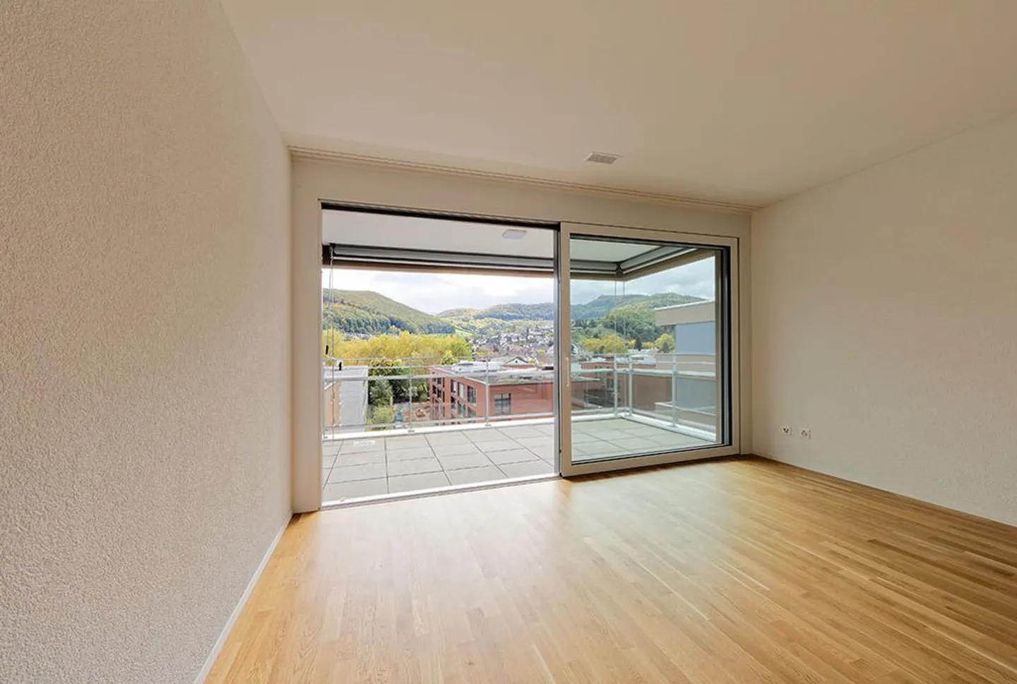 MODERN LIVING NEAR PRATTELN STATION - Photo 4 of 7