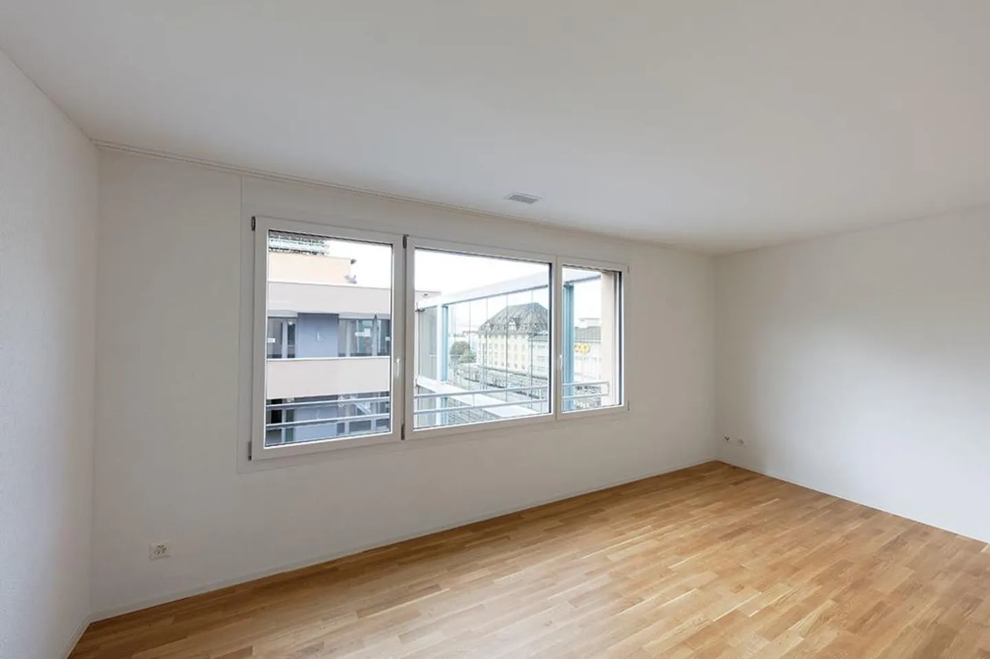 MODERN LIVING NEAR PRATTELN STATION - Photo 5 of 7