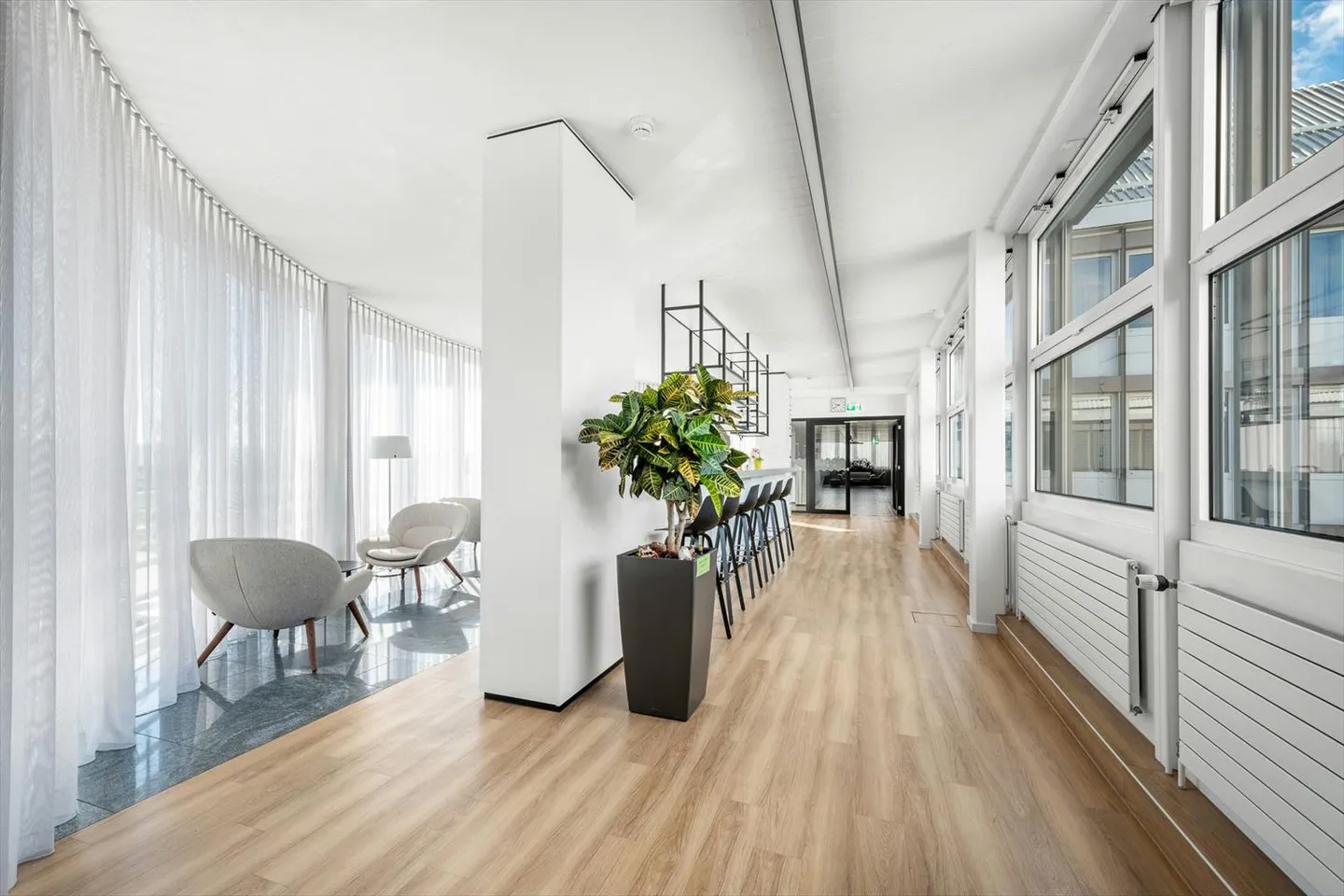 1,000 m² top modern office space with lake view, restaurant and tennis club - Photo 5 of 13