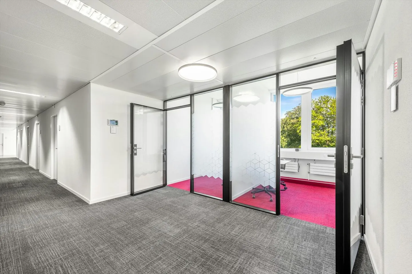 1,000 m² top modern office space with lake view, restaurant and tennis club - Photo 12 of 13
