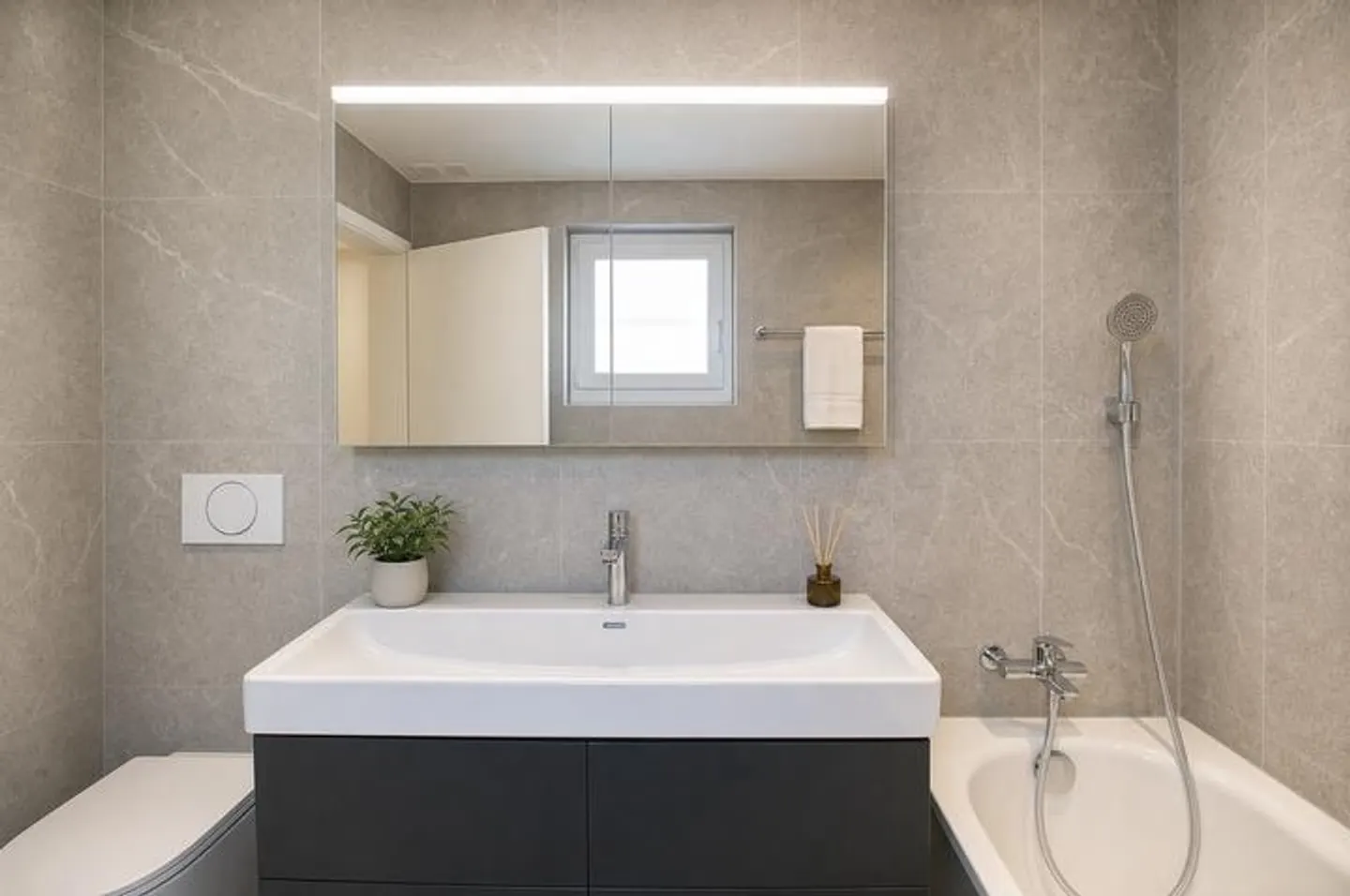 COMME NEUF, MODERNE, INDÉPENDANT - MAISON INDIVIDUELLE DE 7,5 PIÈCES - Photo 5 sur 8