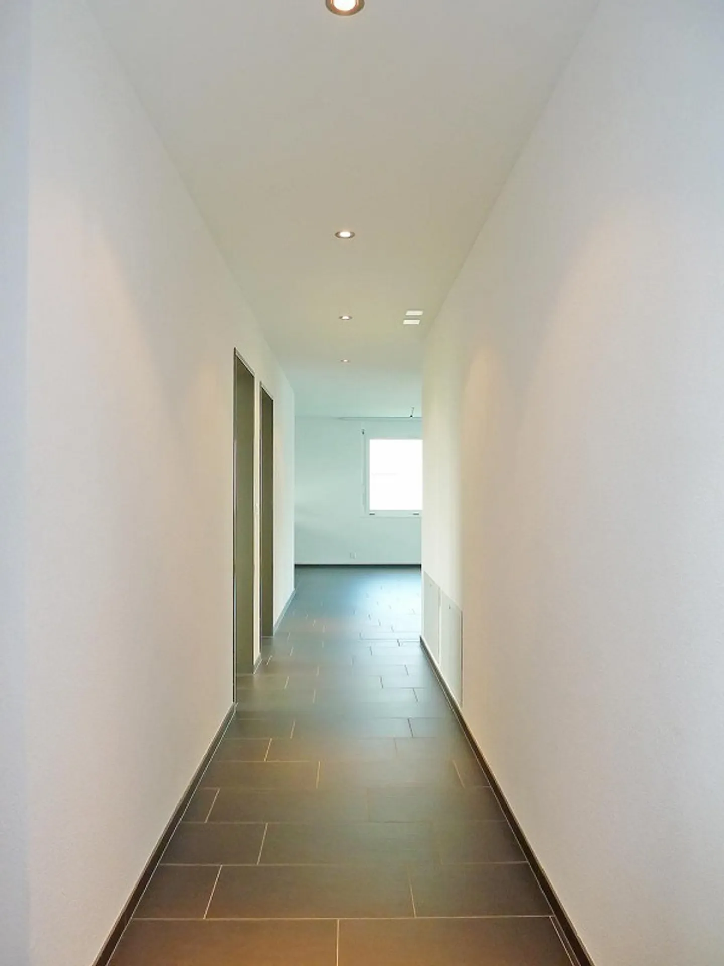 Appartement moderne de 4,5 pièces avec vue sur la nature - Photo 4 sur 10