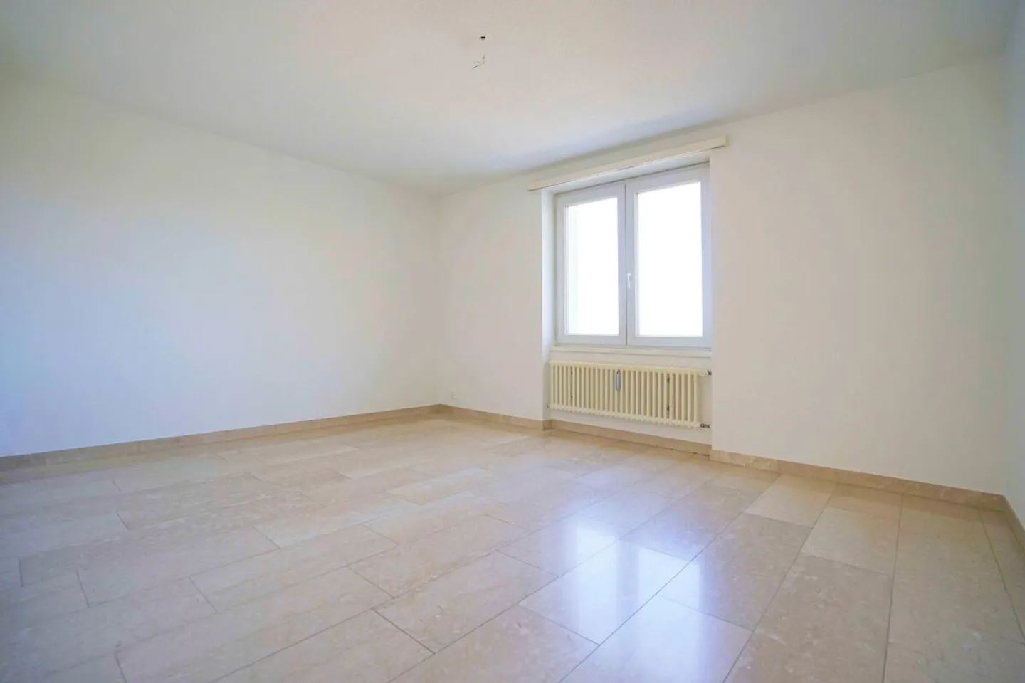 Charming 2.5-room apartment in a popular location! - Photo 3 of 8