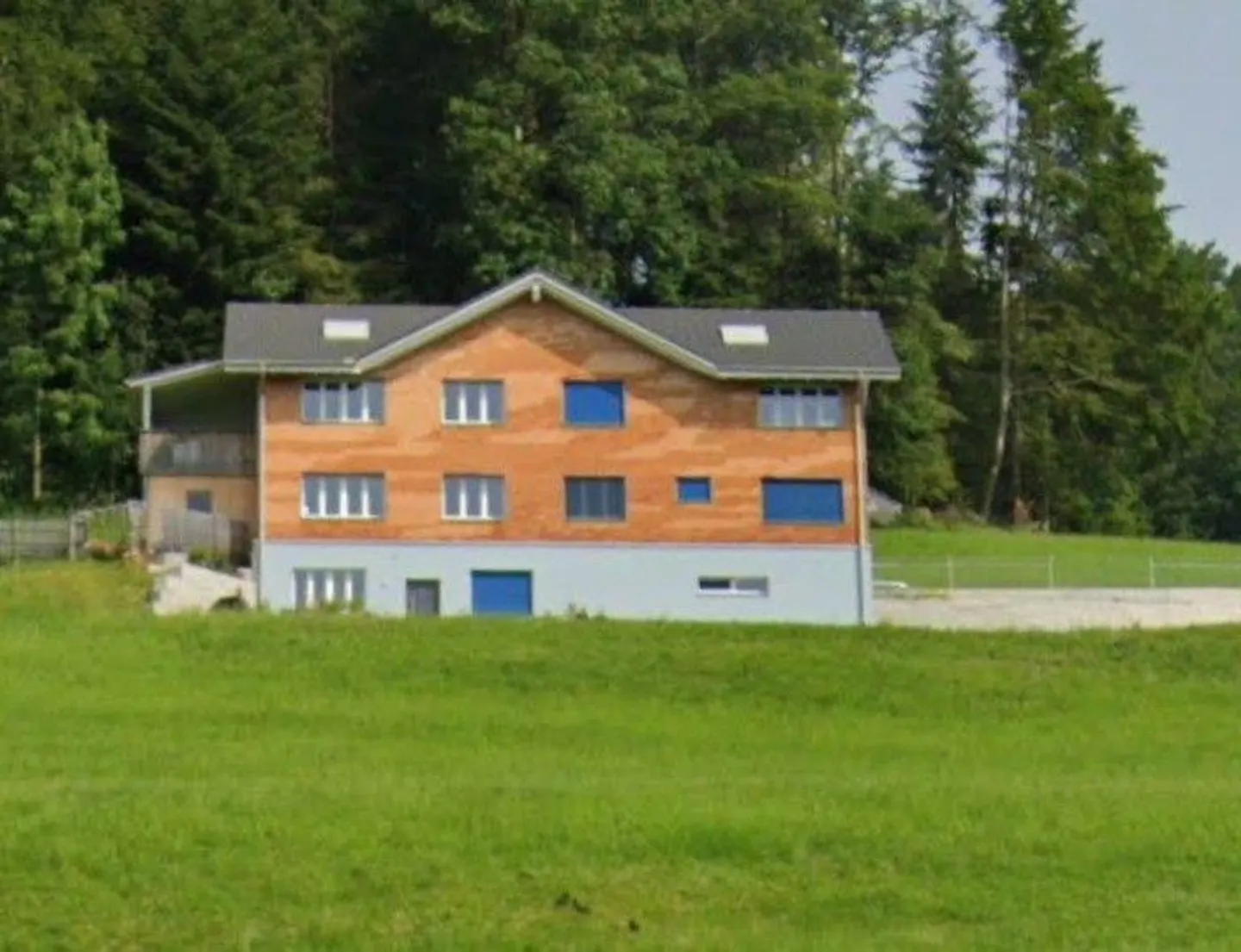 Mehrfamilienhaus mit Bergsicht - Foto 3 von 13