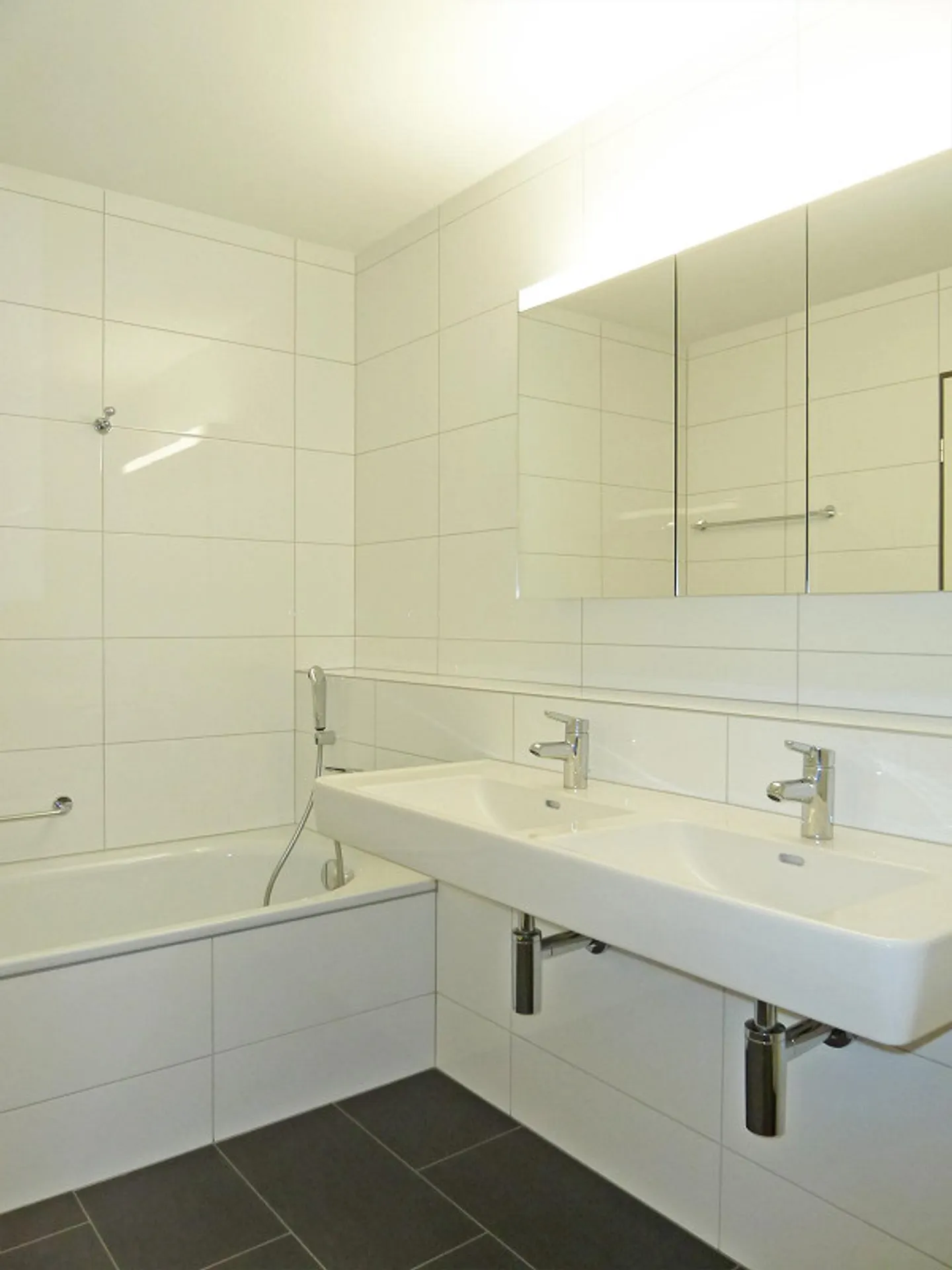 Appartement moderne de 4,5 pièces avec vue sur la nature - Photo 6 sur 10