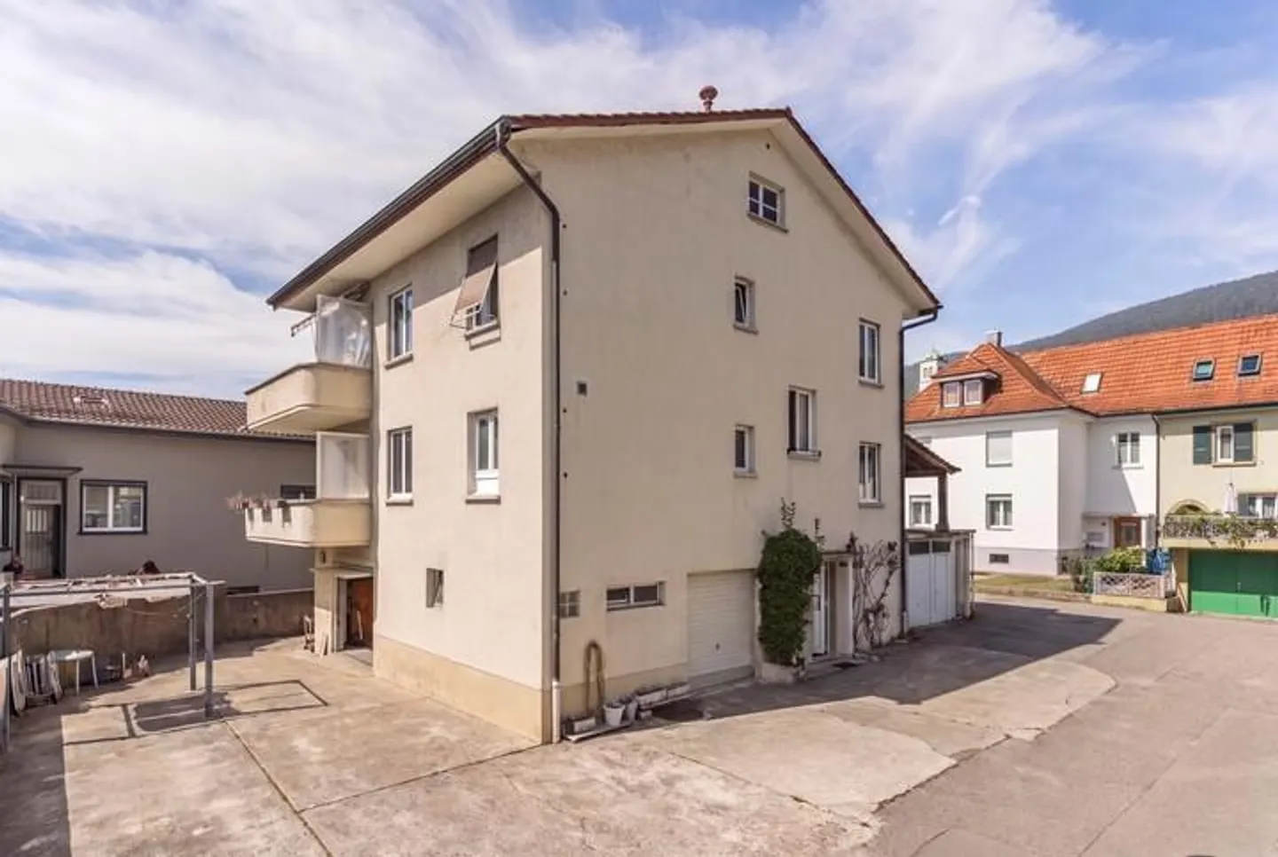 Vielseitiges Zweifamilienhaus in Grenchen - Foto 1 von 8