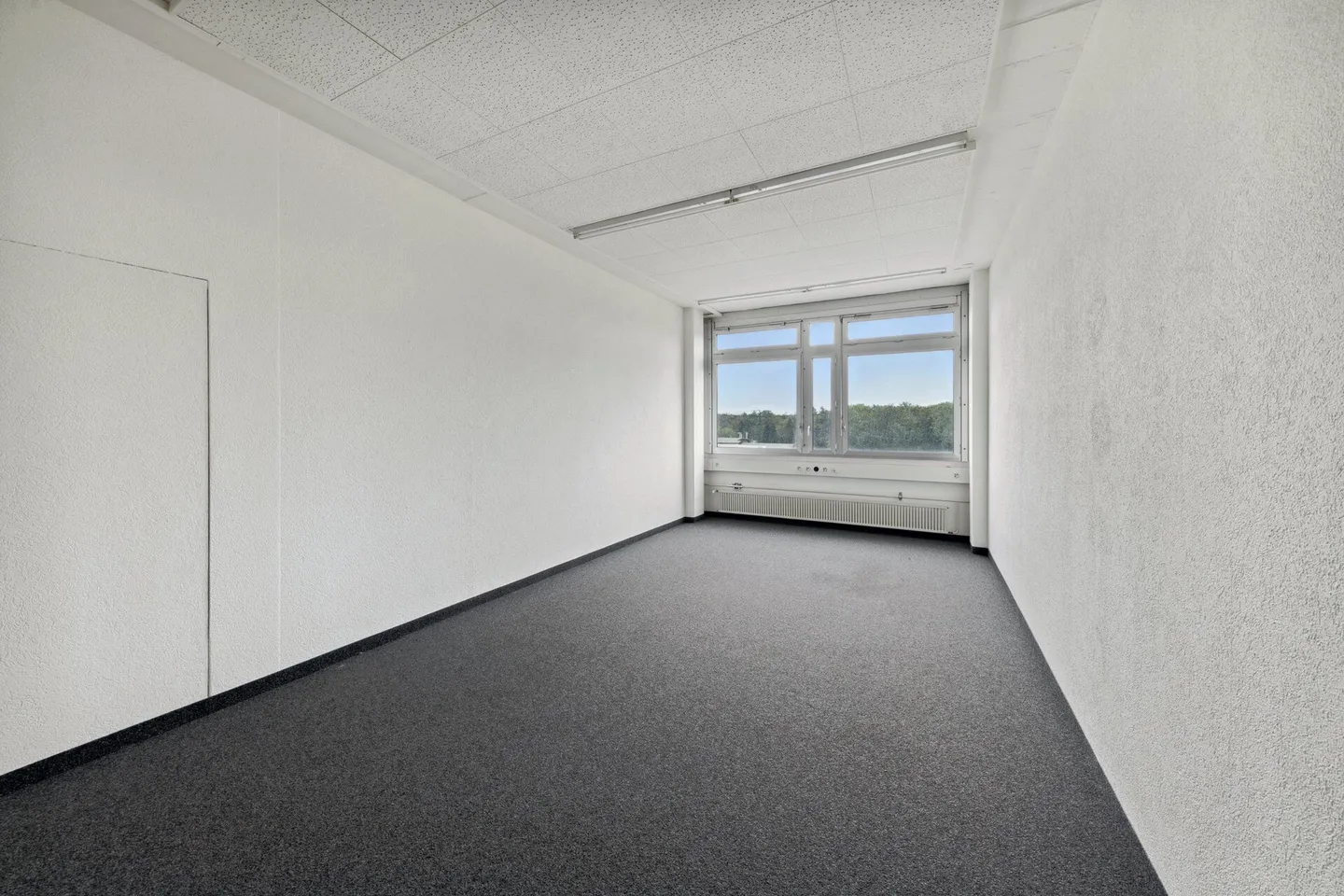 Ready-to-move-in office spaces with good connections - Photo 3 of 10