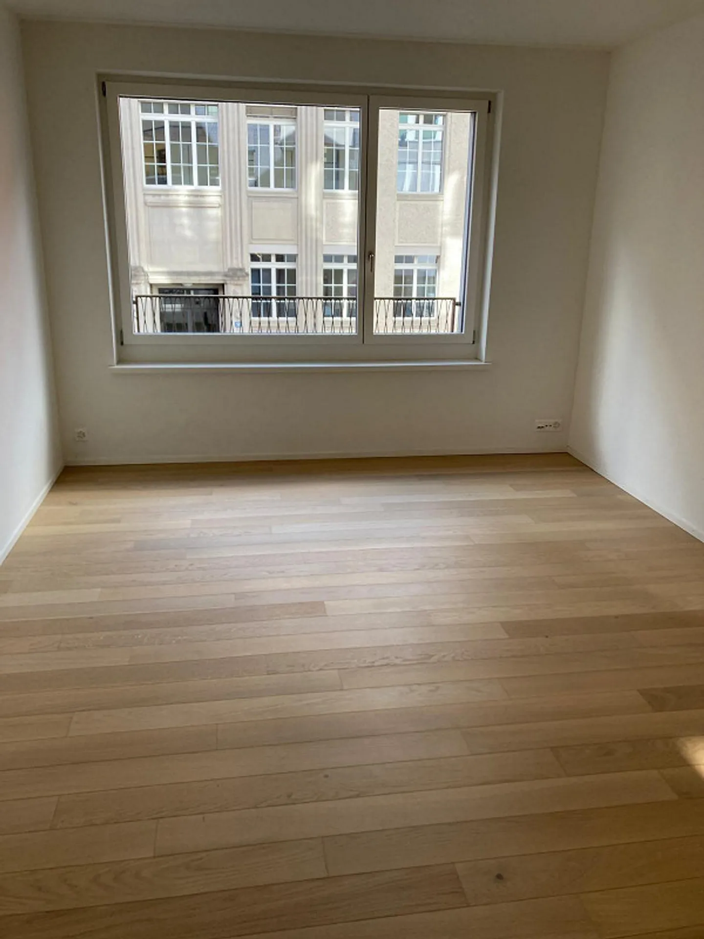 Modern and bright 3.5-room apartment in the best location - Photo 6 of 8