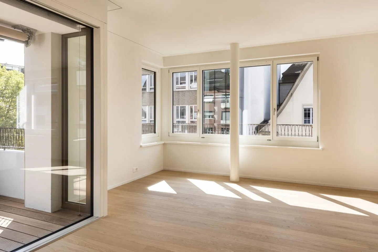 Modern and bright 3.5-room apartment in the best location - Photo 3 of 8